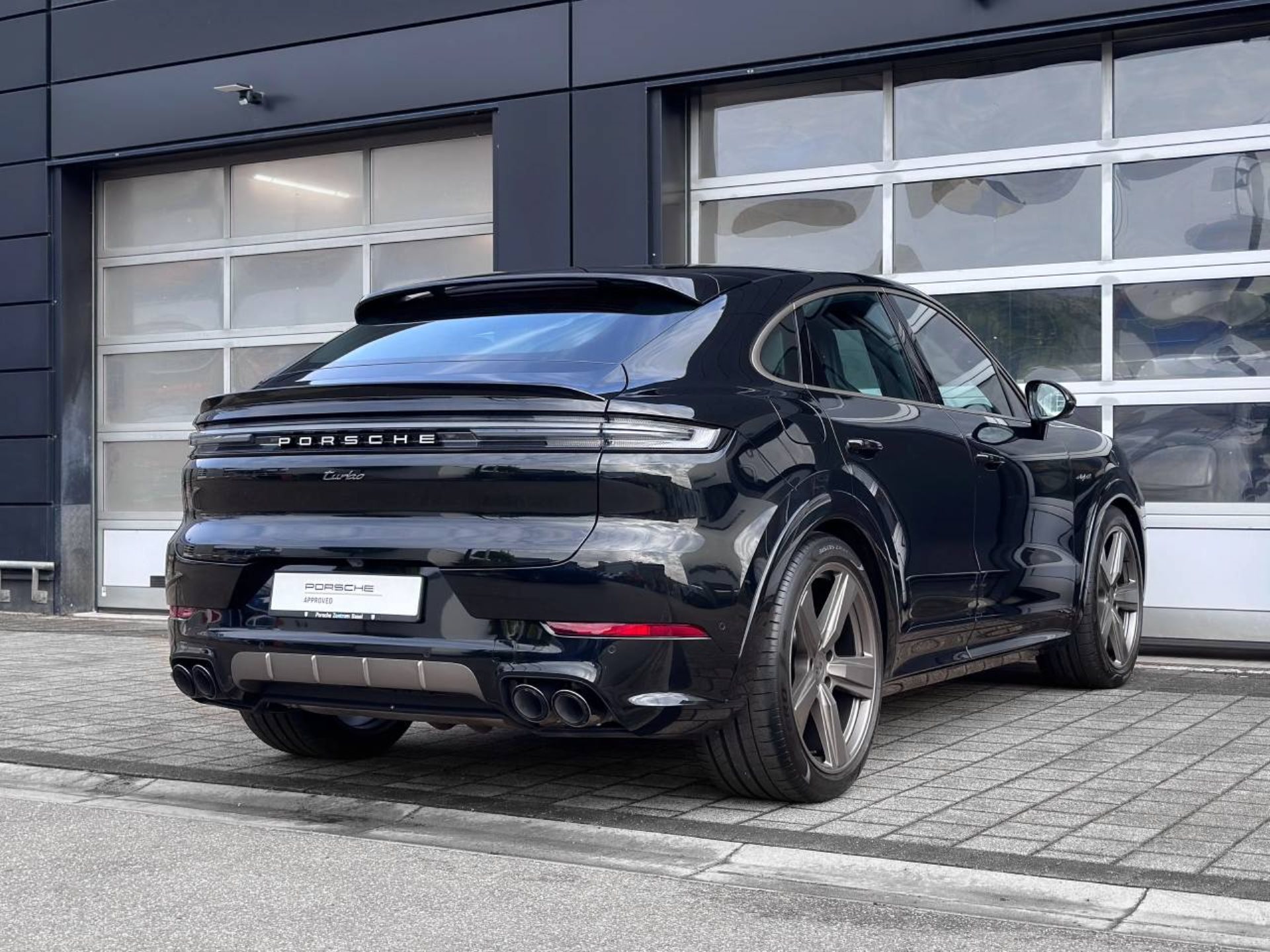 PORSCHE Cayenne Turbo E-Hybrid Coupé-image-10
