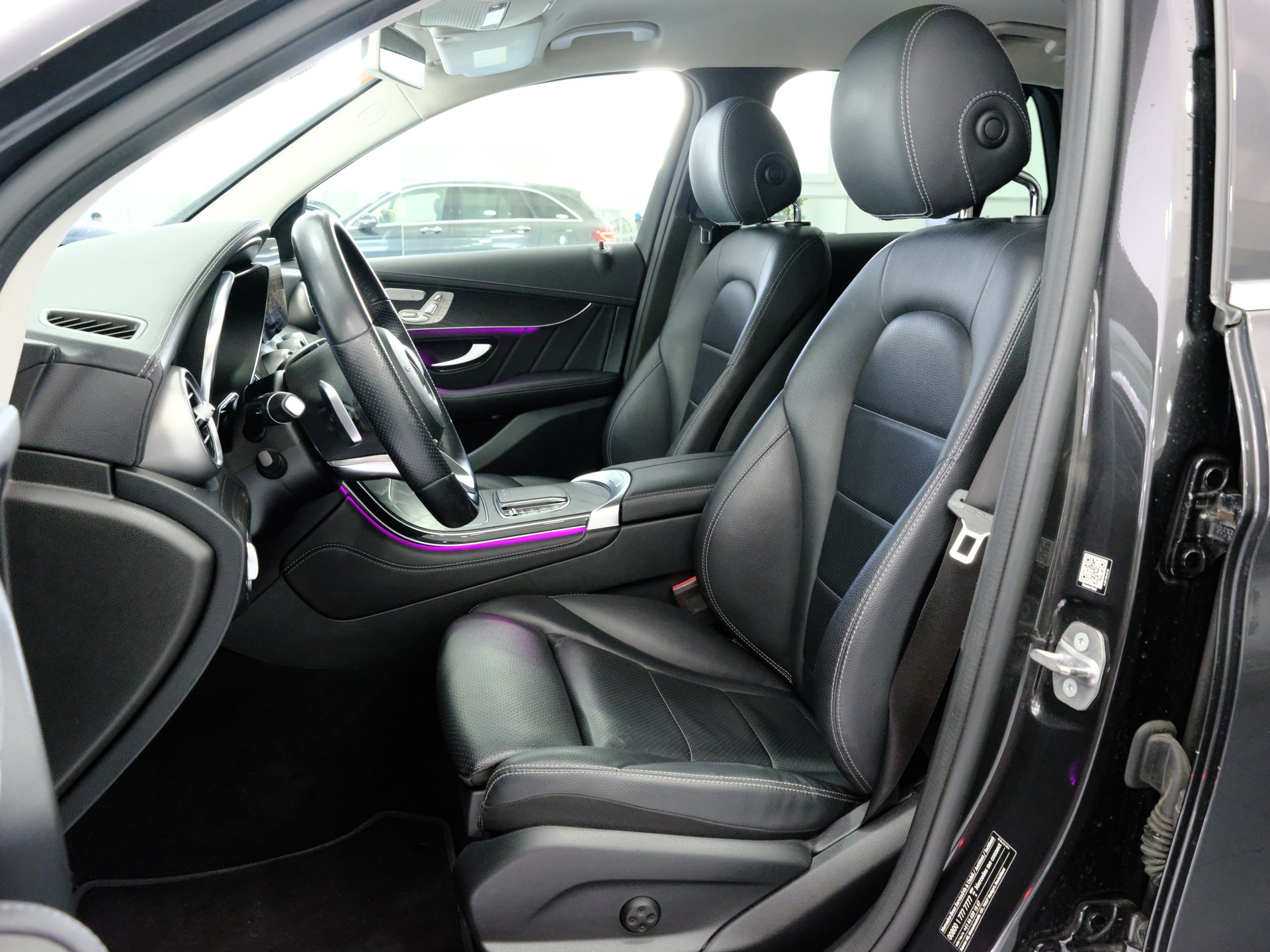 MERCEDES-BENZ GLC 300 AMG Line 4Matic 9G-Tronic-image-11