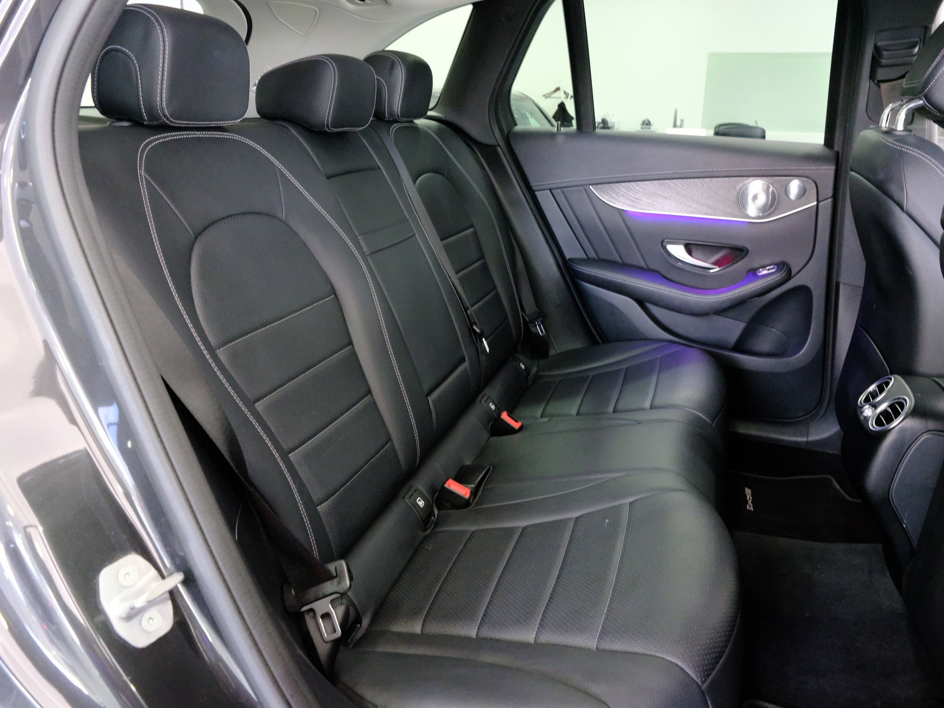 MERCEDES-BENZ GLC 300 AMG Line 4Matic 9G-Tronic-image-17