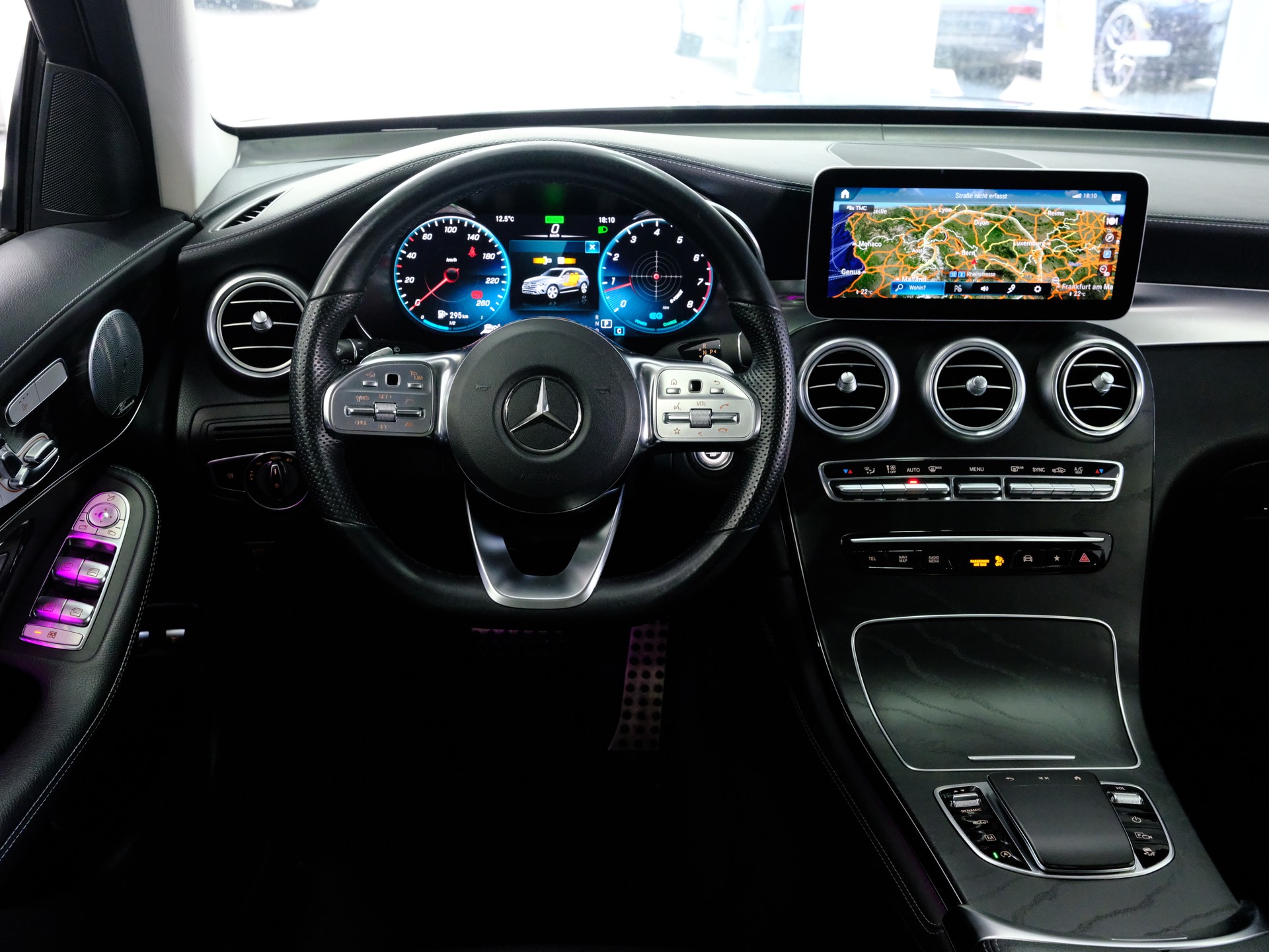 MERCEDES-BENZ GLC 300 AMG Line 4Matic 9G-Tronic-image-12