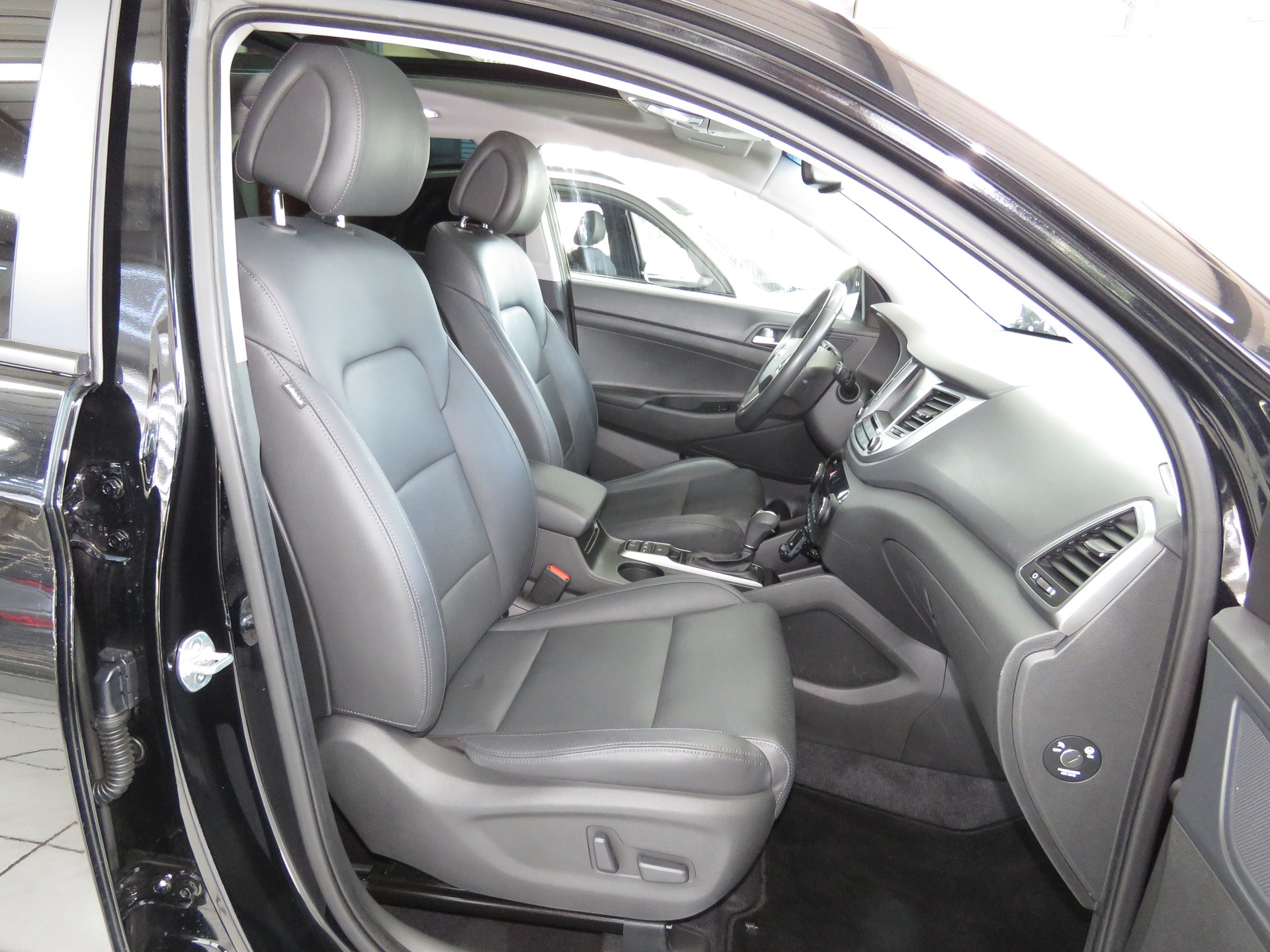 HYUNDAI Tucson 1.6 TGDI Vertex 4WD Automatic-image-12