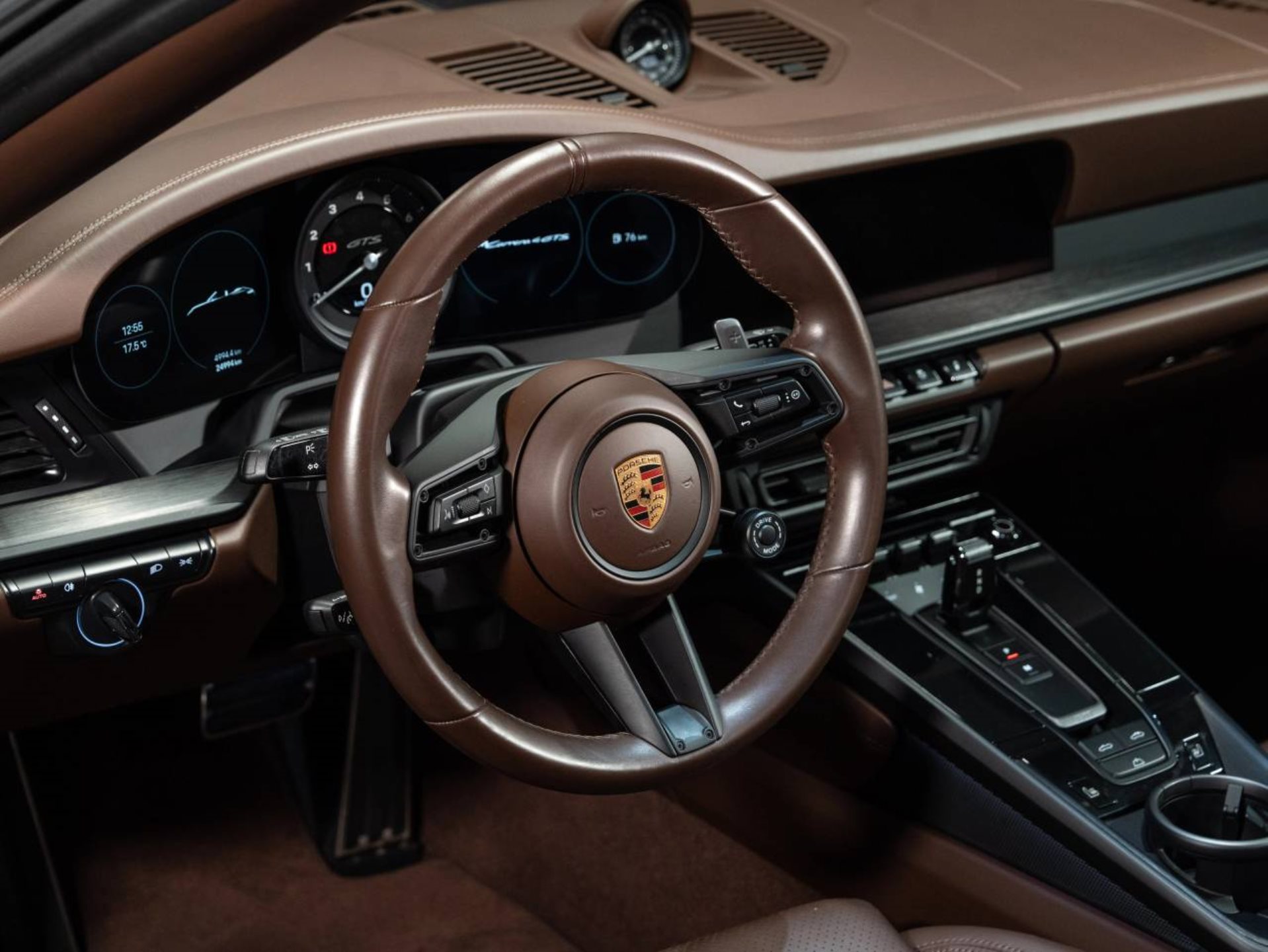 PORSCHE 911 Carrera 4 GTS Cabriolet (MY23)-image-10