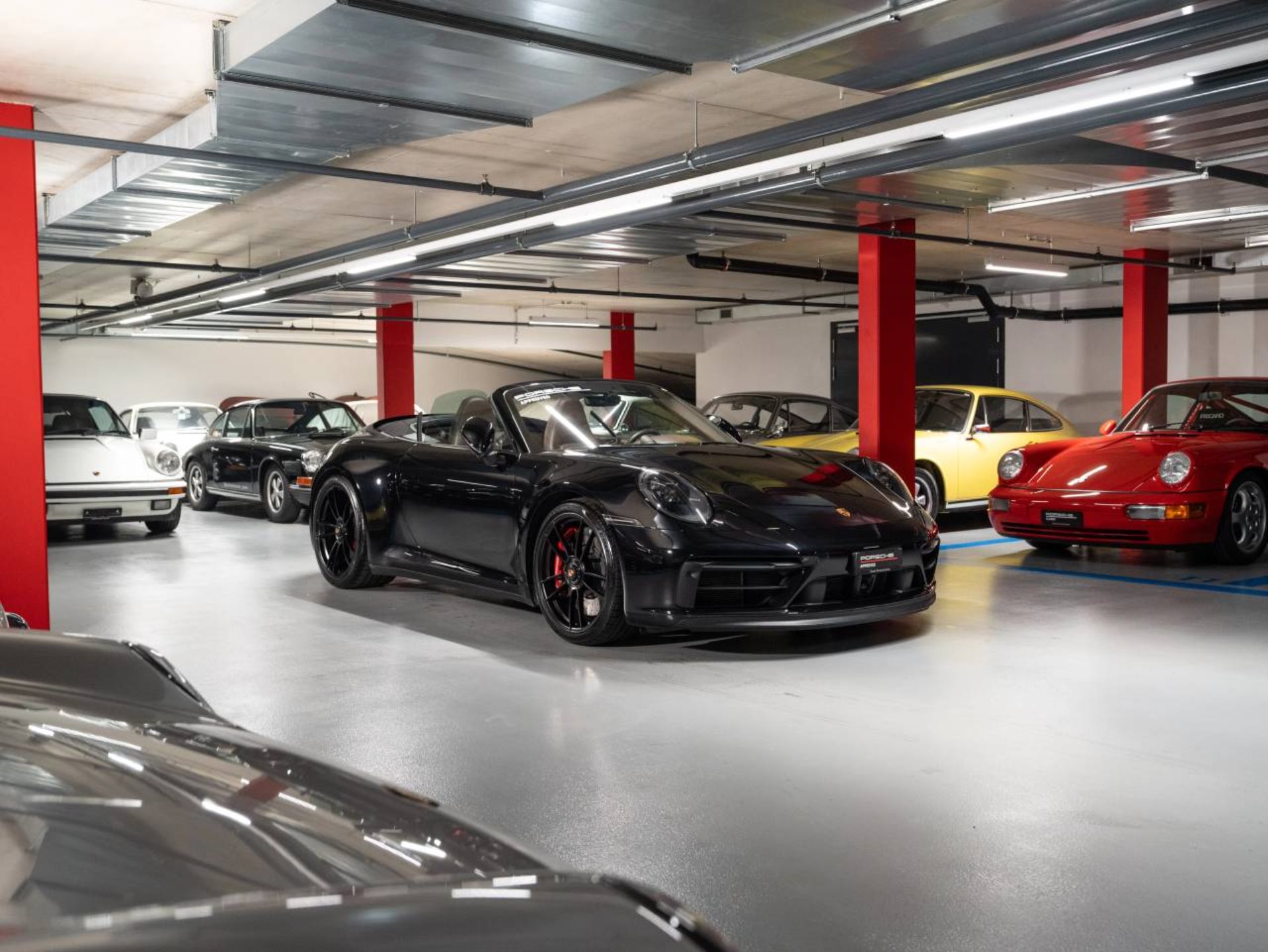 PORSCHE 911 Carrera 4 GTS Cabriolet (MY23)-image-5