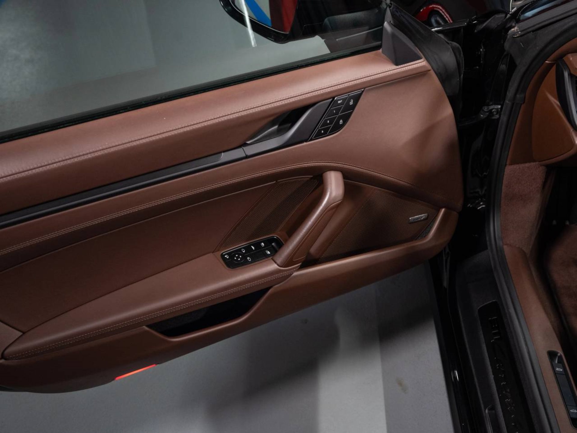PORSCHE 911 Carrera 4 GTS Cabriolet (MY23)-image-20