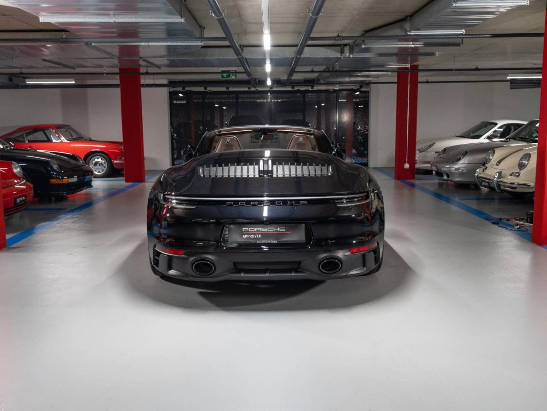 PORSCHE 911 Carrera 4 GTS Cabriolet (MY23)-image-6