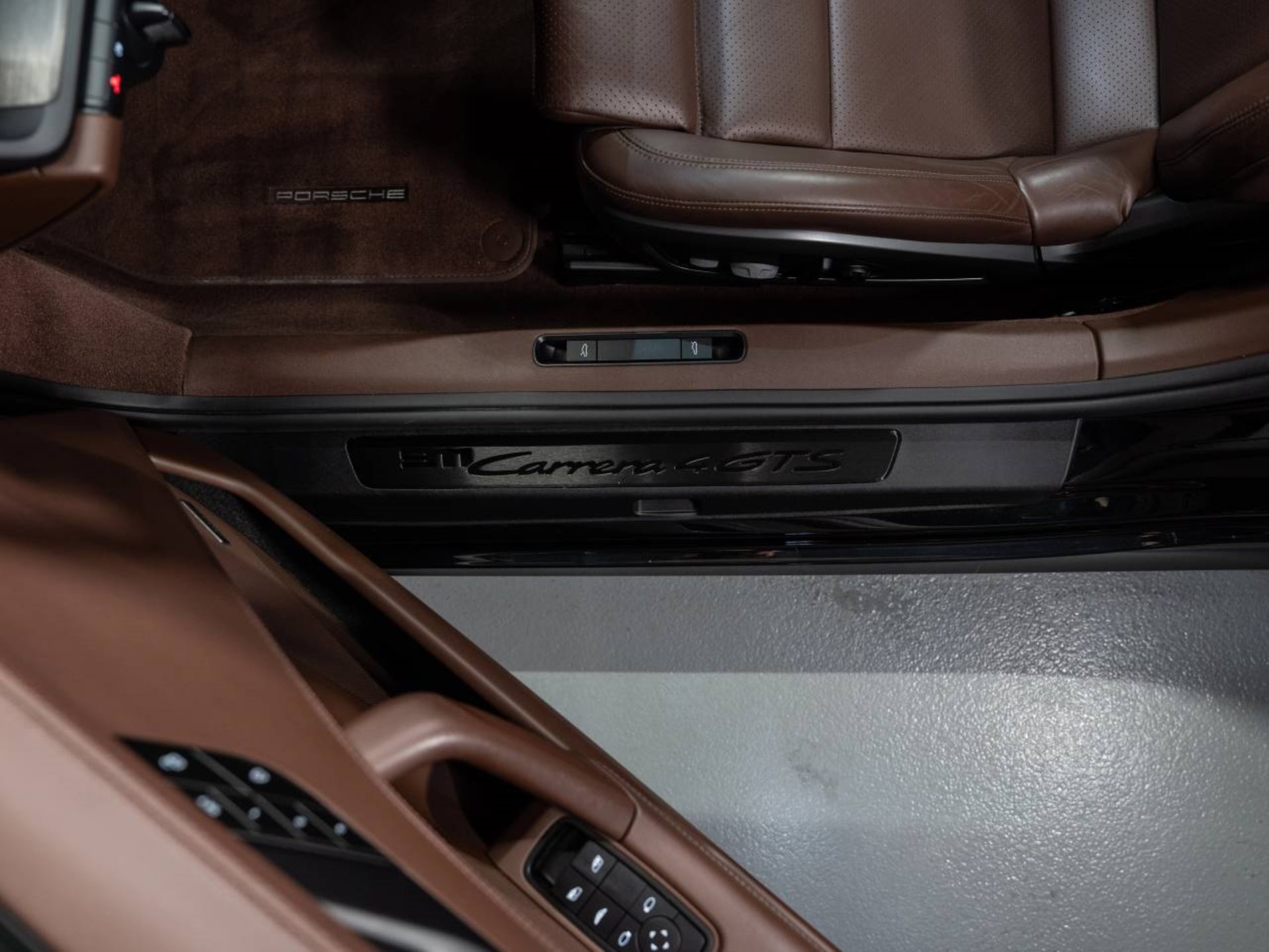 PORSCHE 911 Carrera 4 GTS Cabriolet (MY23)-image-22