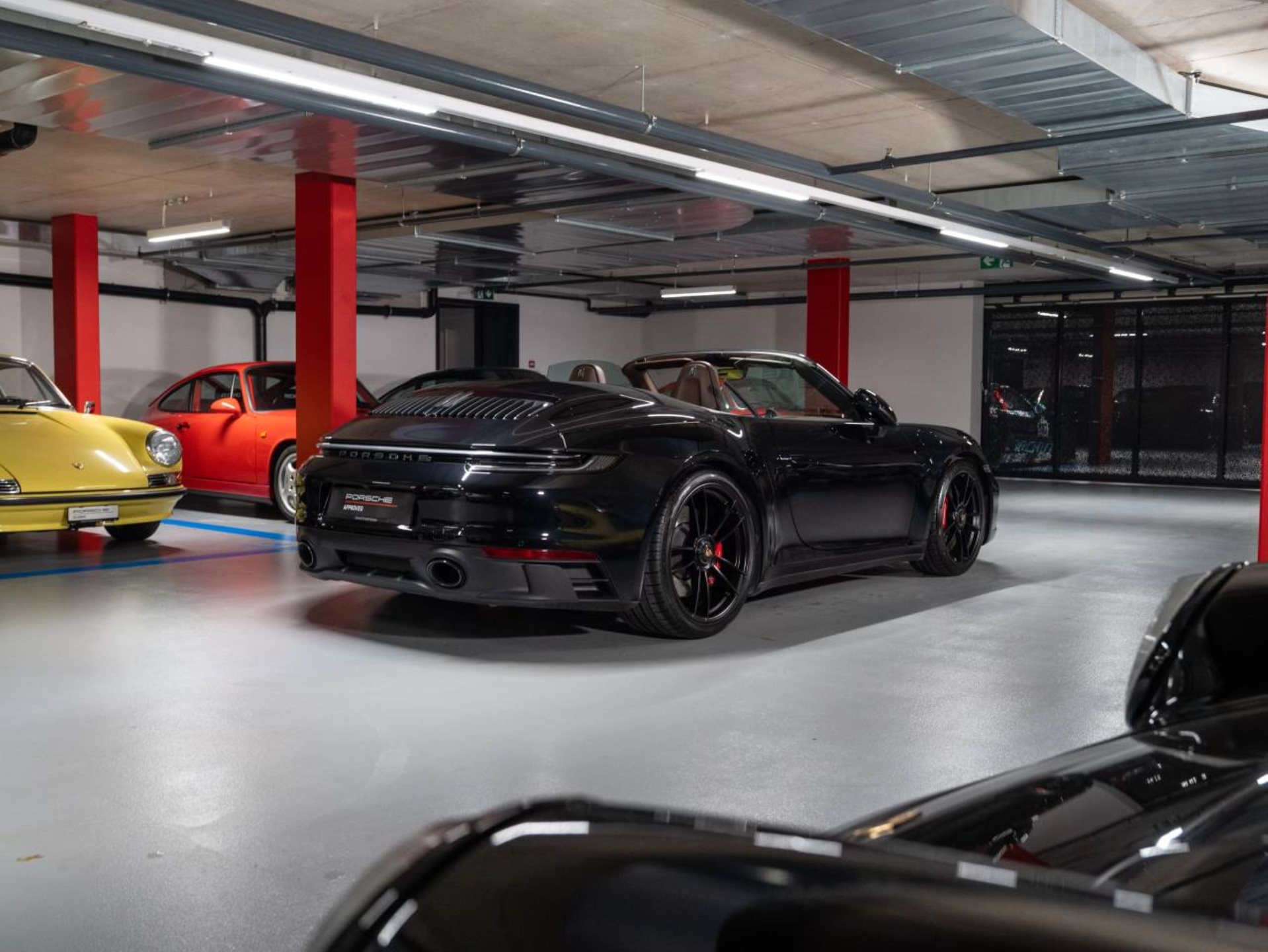 PORSCHE 911 Carrera 4 GTS Cabriolet (MY23)-image-7