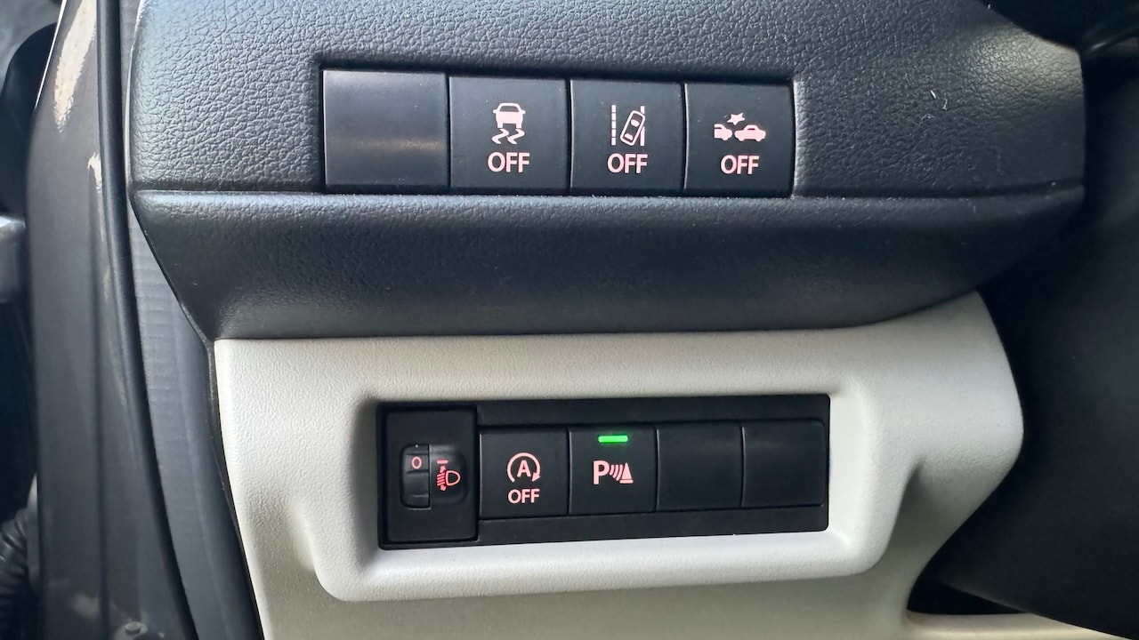 SUZUKI NEW SWIFT 1.2 COMPACT HYBRID 4X4-image-27