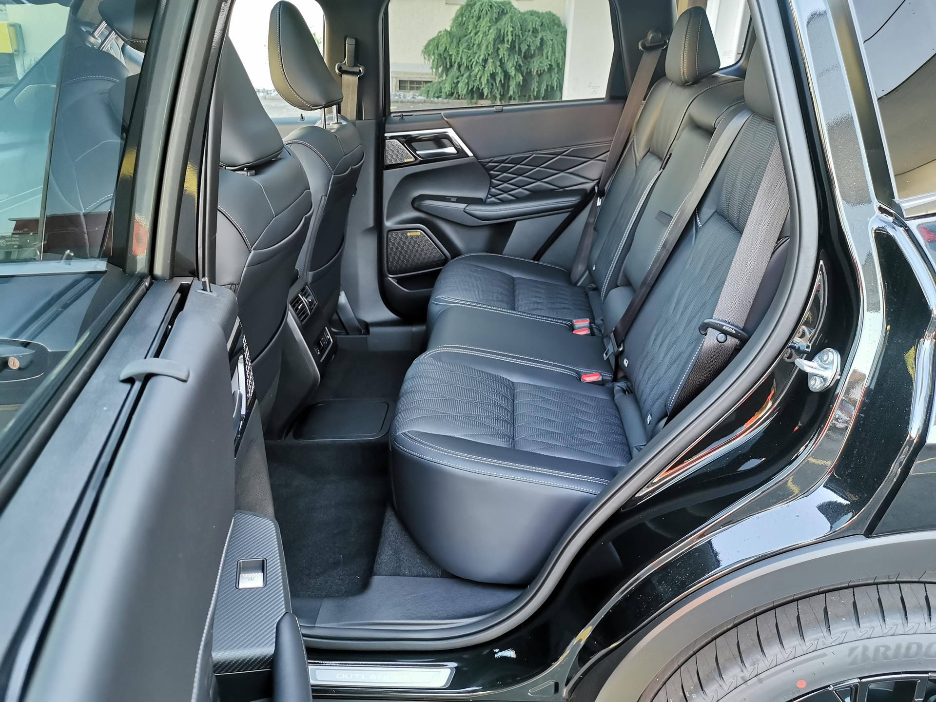 MITSUBISHI Outlander 2.4 PHEV Sport 4x4-image-9
