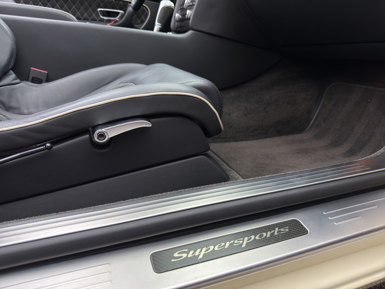 BENTLEY Continental Supersports Convertible 6.0-image-13