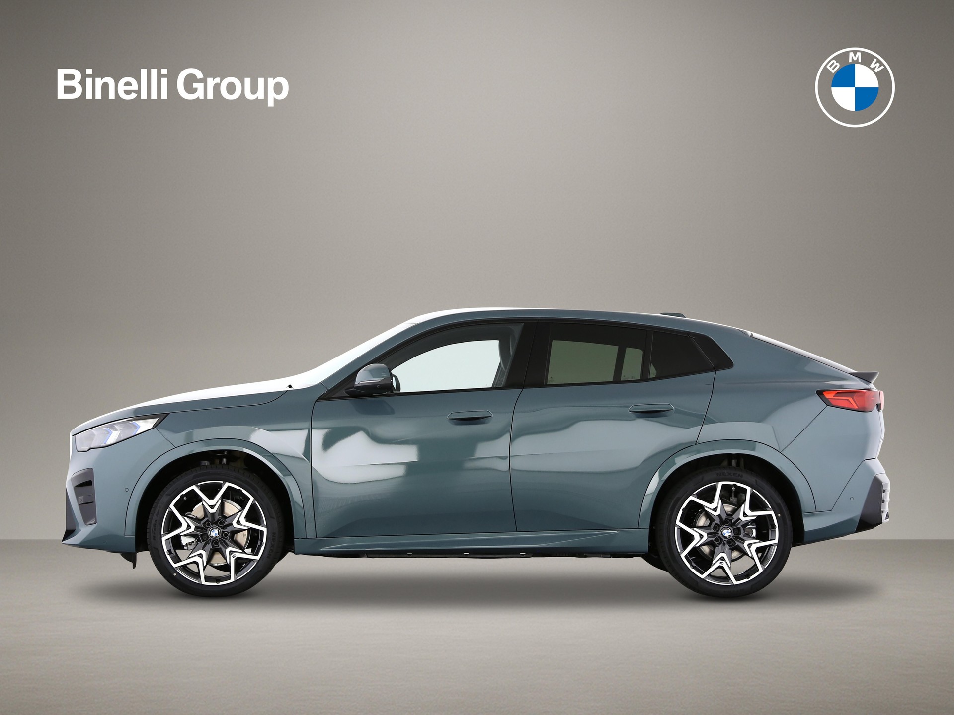 BMW iX2 30 xDrive-showroom-element-1