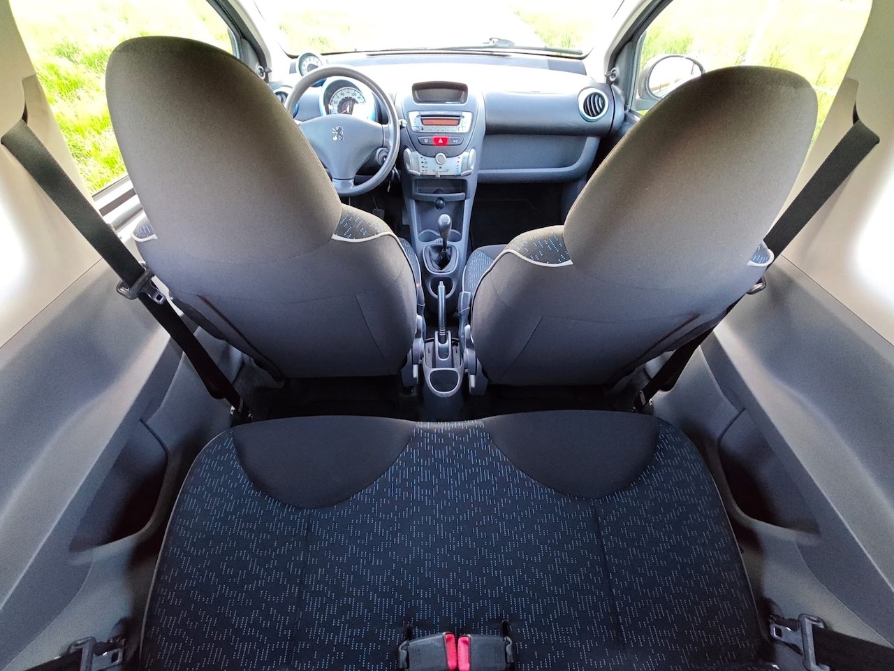 PEUGEOT 107 1.0 Swiss Edition-image-14