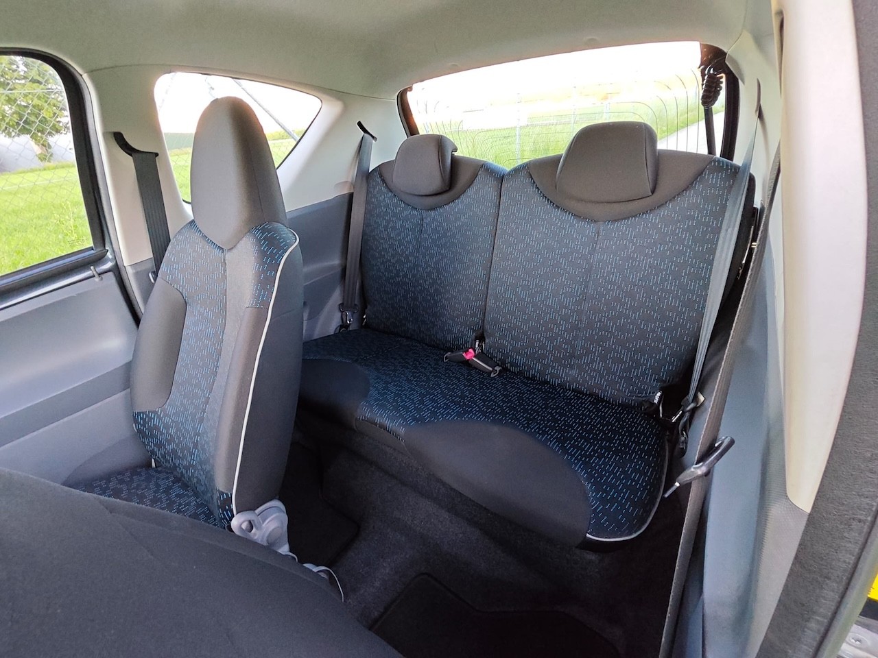 PEUGEOT 107 1.0 Swiss Edition-image-13