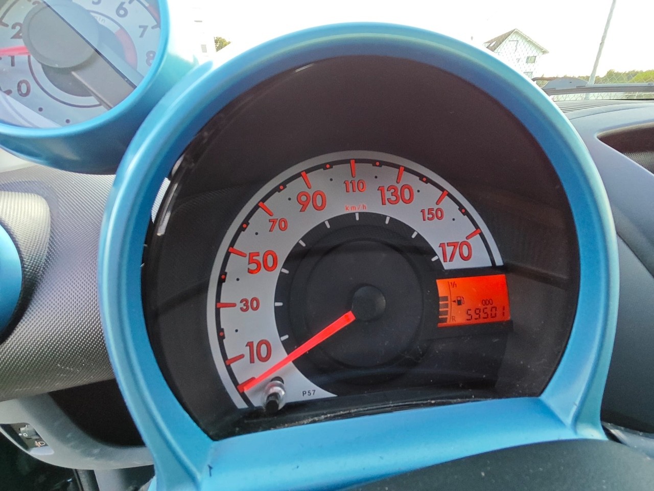 PEUGEOT 107 1.0 Swiss Edition-image-18