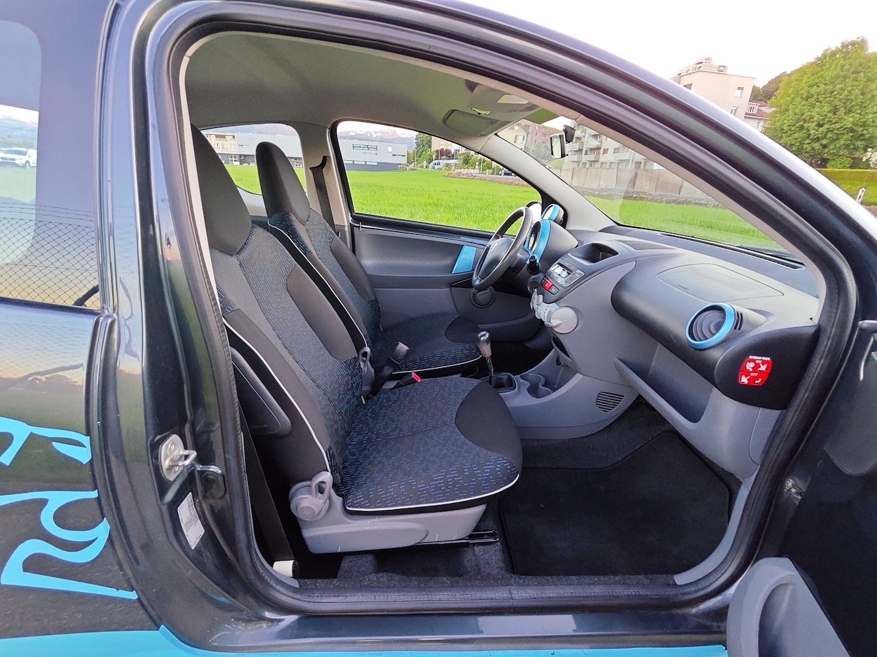 PEUGEOT 107 1.0 Swiss Edition-image-11