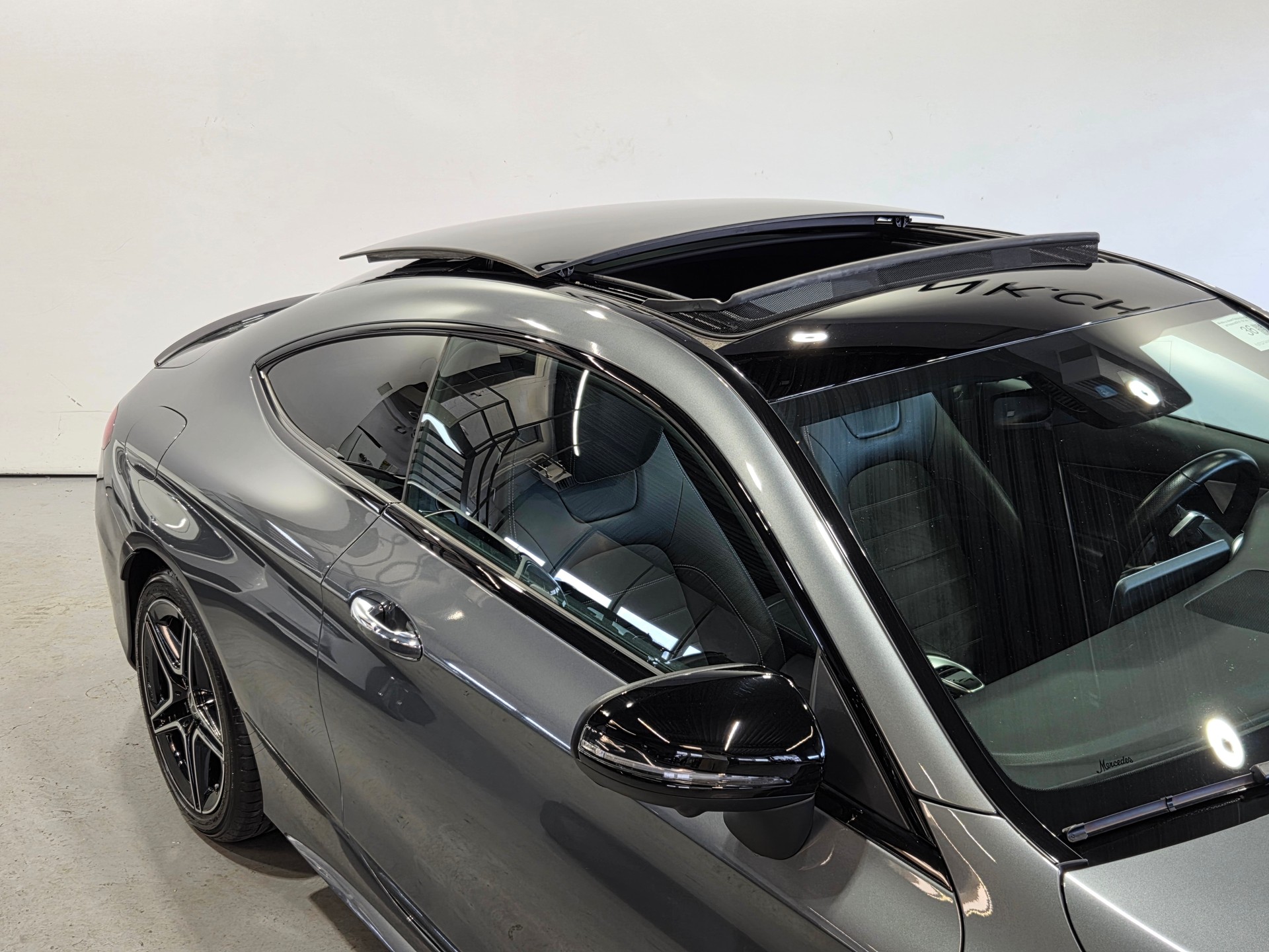 MERCEDES-BENZ C 200 AMG Line 4matic Coupé-image-9