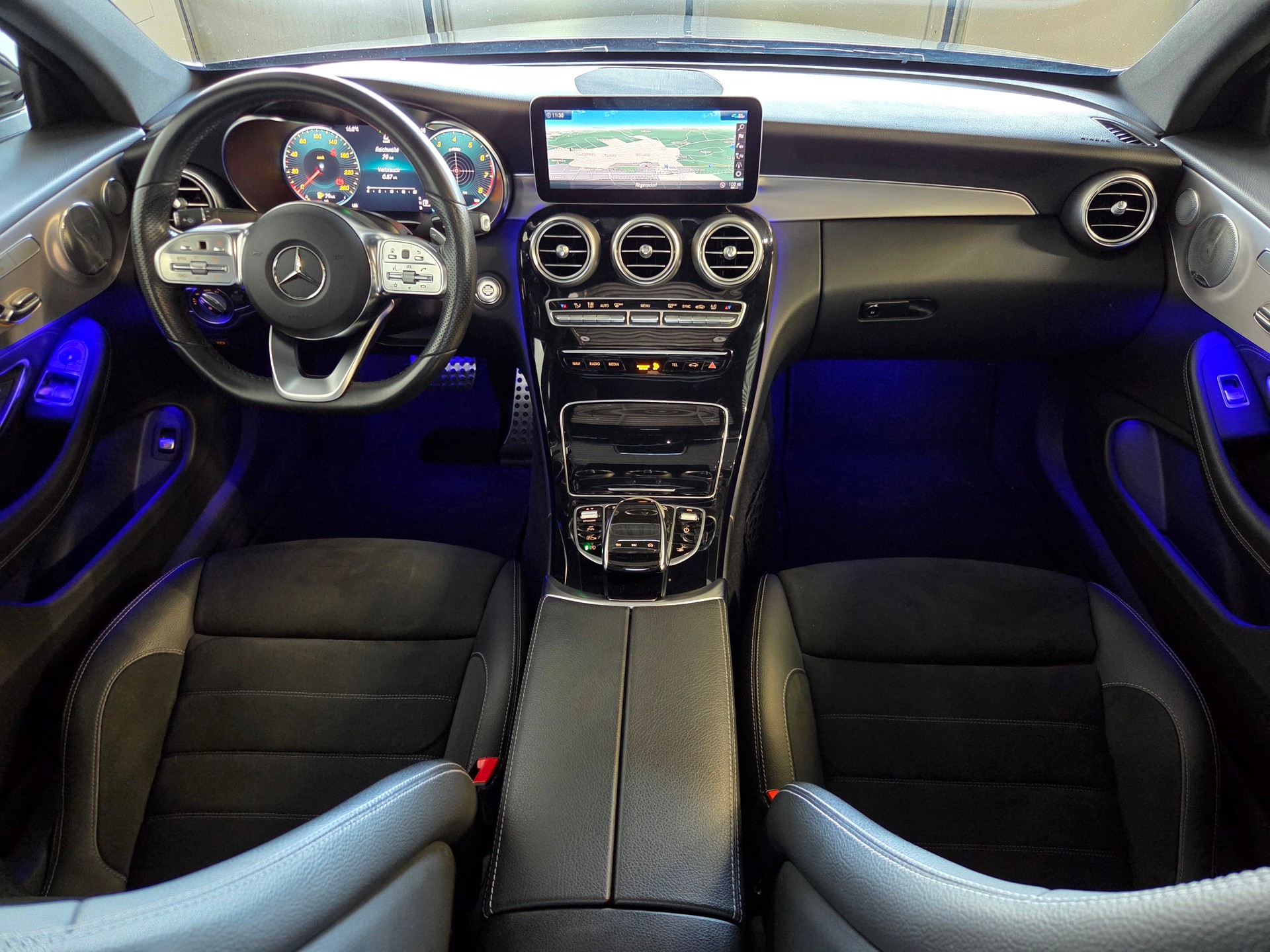 MERCEDES-BENZ C 200 AMG Line 4matic Coupé-image-6