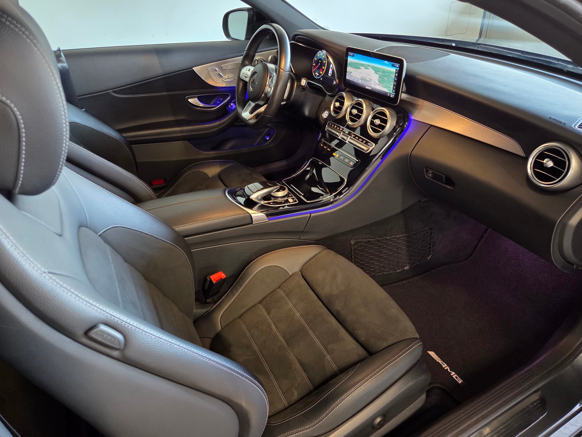 MERCEDES-BENZ C 200 AMG Line 4matic Coupé-image-14