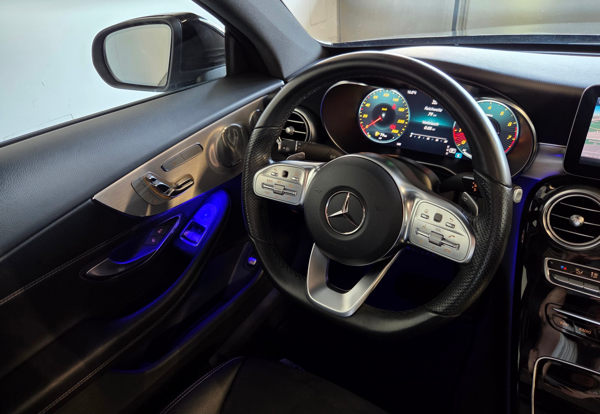 MERCEDES-BENZ C 200 AMG Line 4matic Coupé-image-18