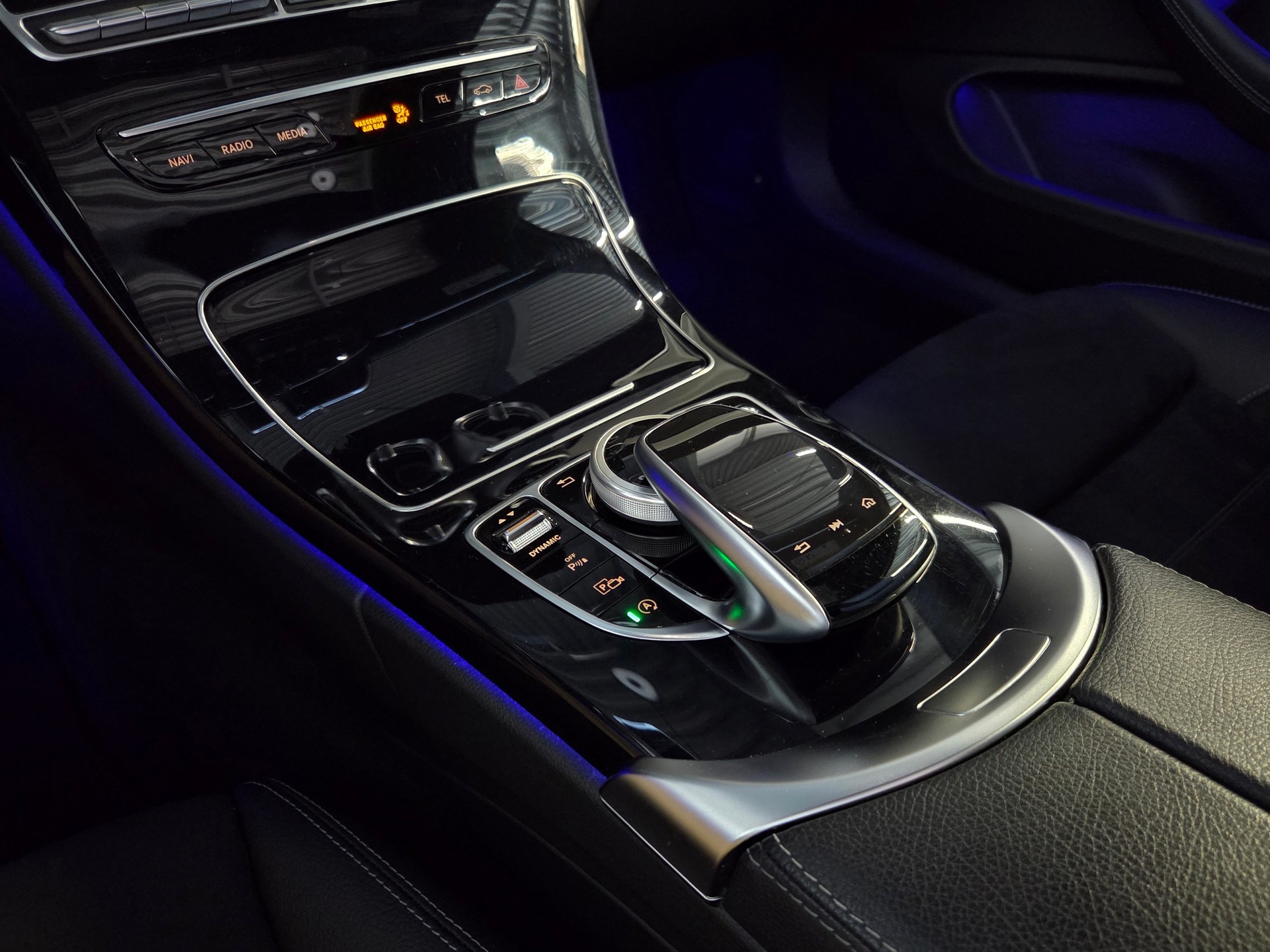 MERCEDES-BENZ C 200 AMG Line 4matic Coupé-image-15