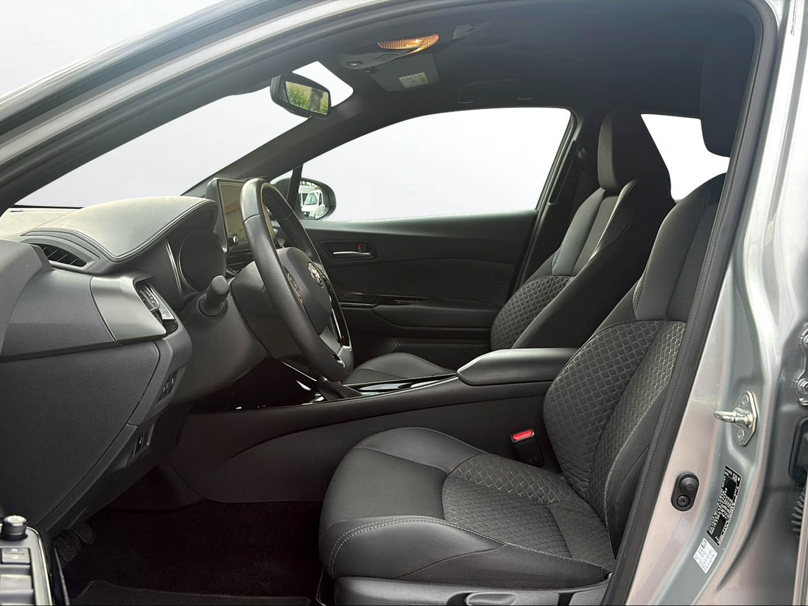 TOYOTA C-HR 1.8 VVTi HSD Trend-image-3