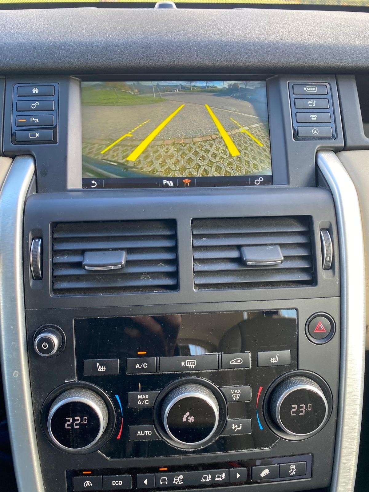 LAND ROVER Discovery Sport 2.0 TD4 HSE Luxury-image-9