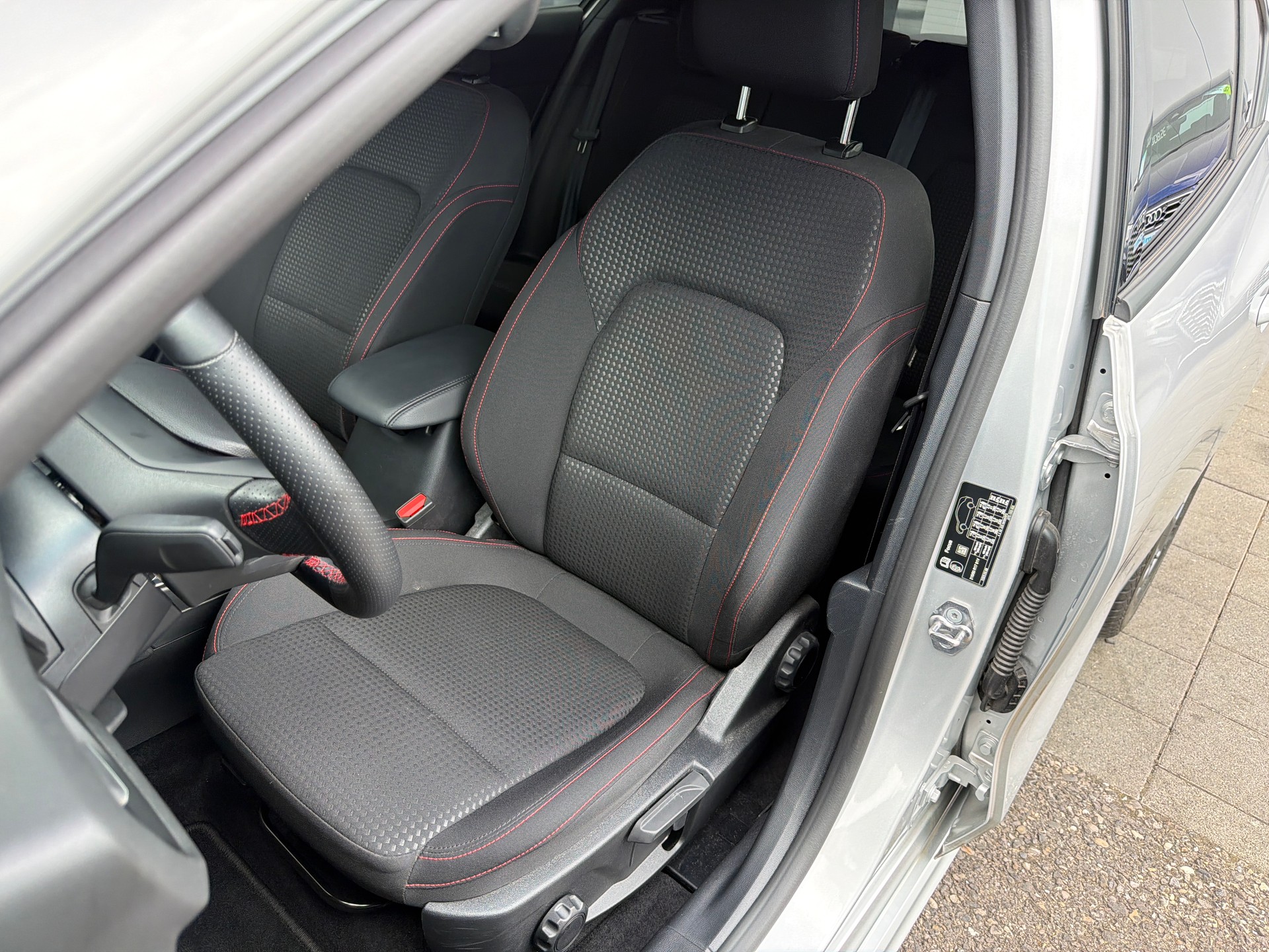 FORD Focus 1.5 TDCi EcoBlue ST-Line Automatic-image-8