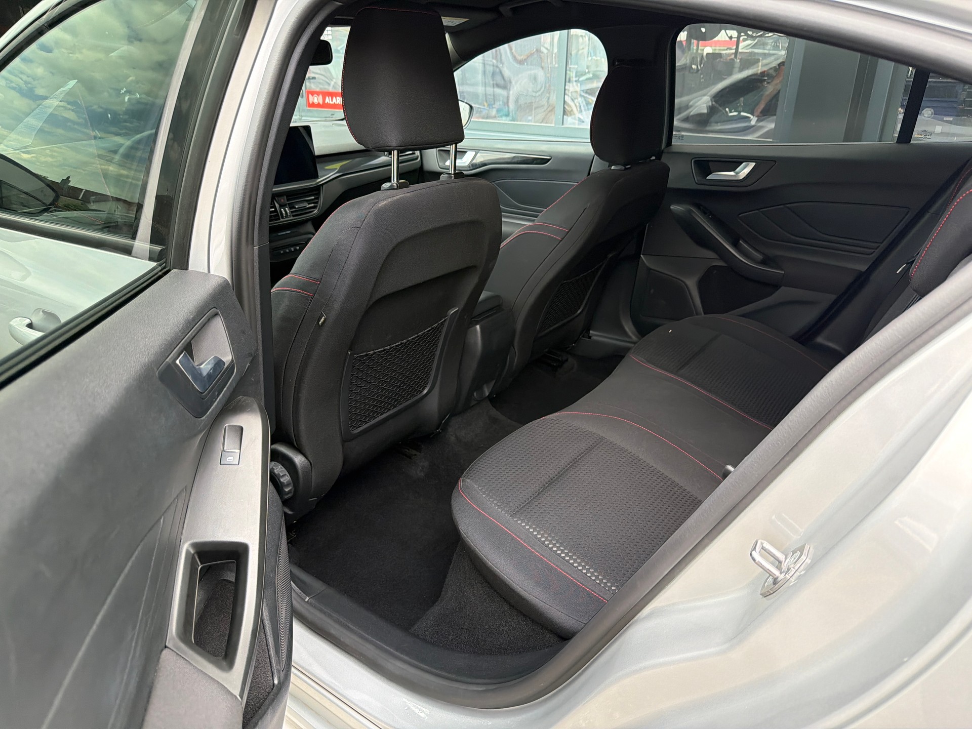 FORD Focus 1.5 TDCi EcoBlue ST-Line Automatic-image-6