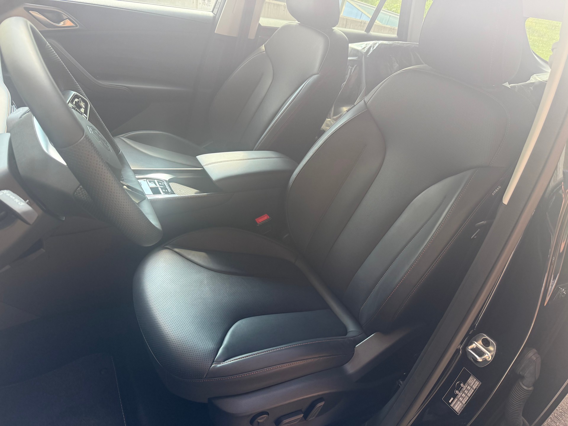 MG HS 1.5 T PHEV Luxury-showroom-element-3