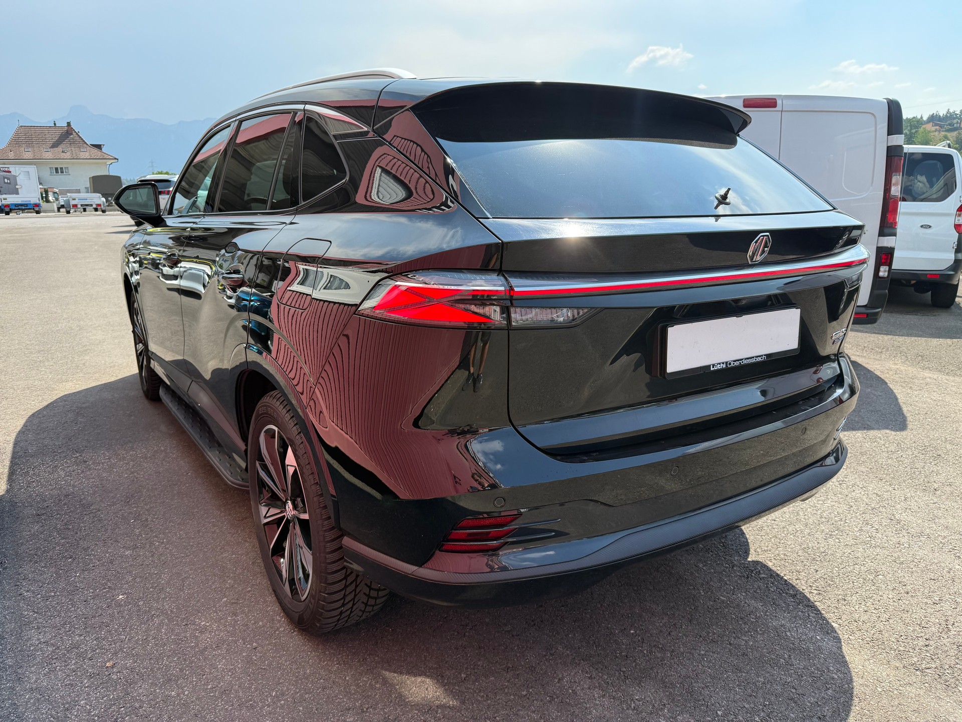 MG HS 1.5 T PHEV Luxury-showroom-element-1