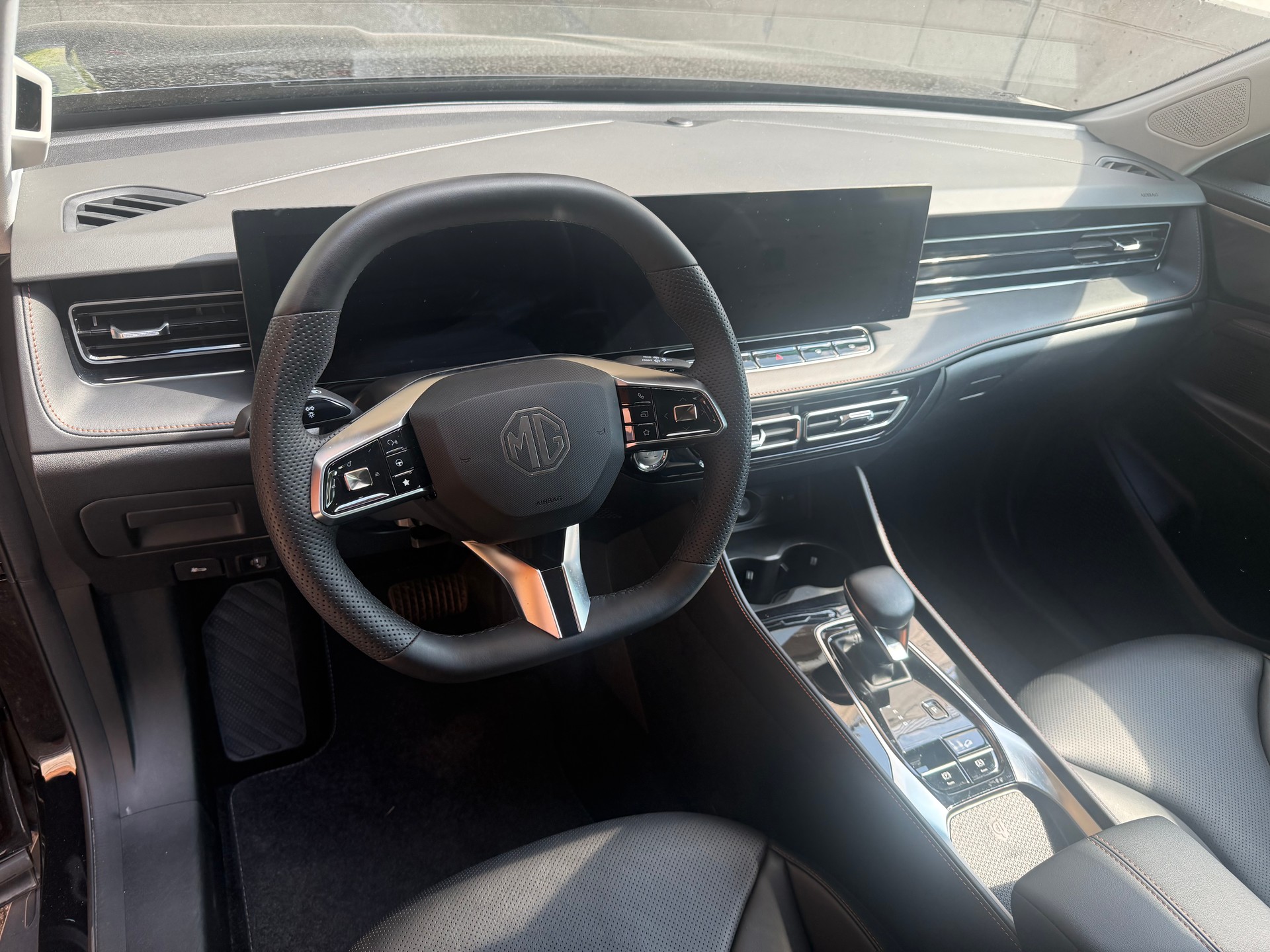 MG HS 1.5 T PHEV Luxury-showroom-element-2