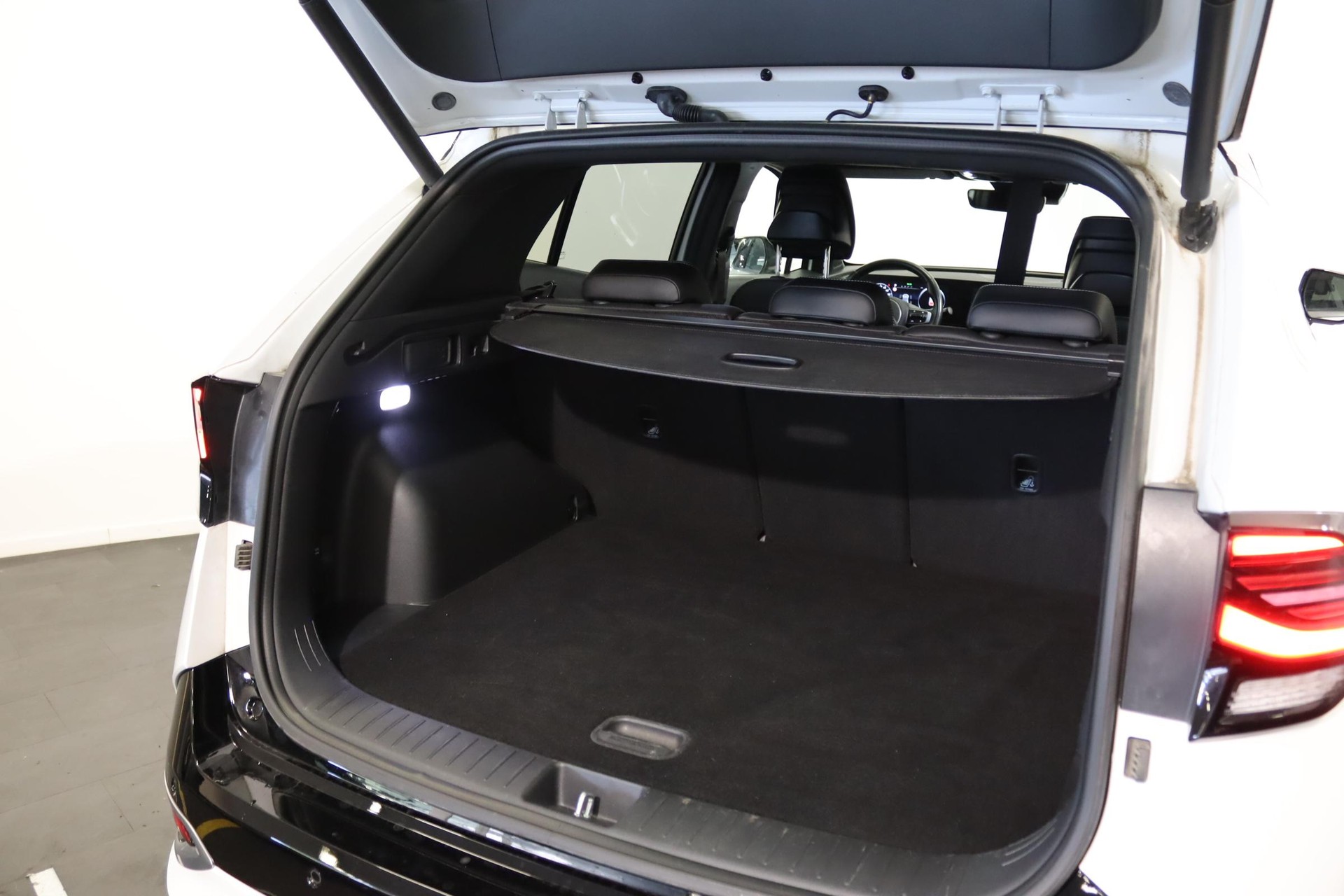 KIA Sportage 1.6 T-GDi PHEV GT-Line-showroom-element-3