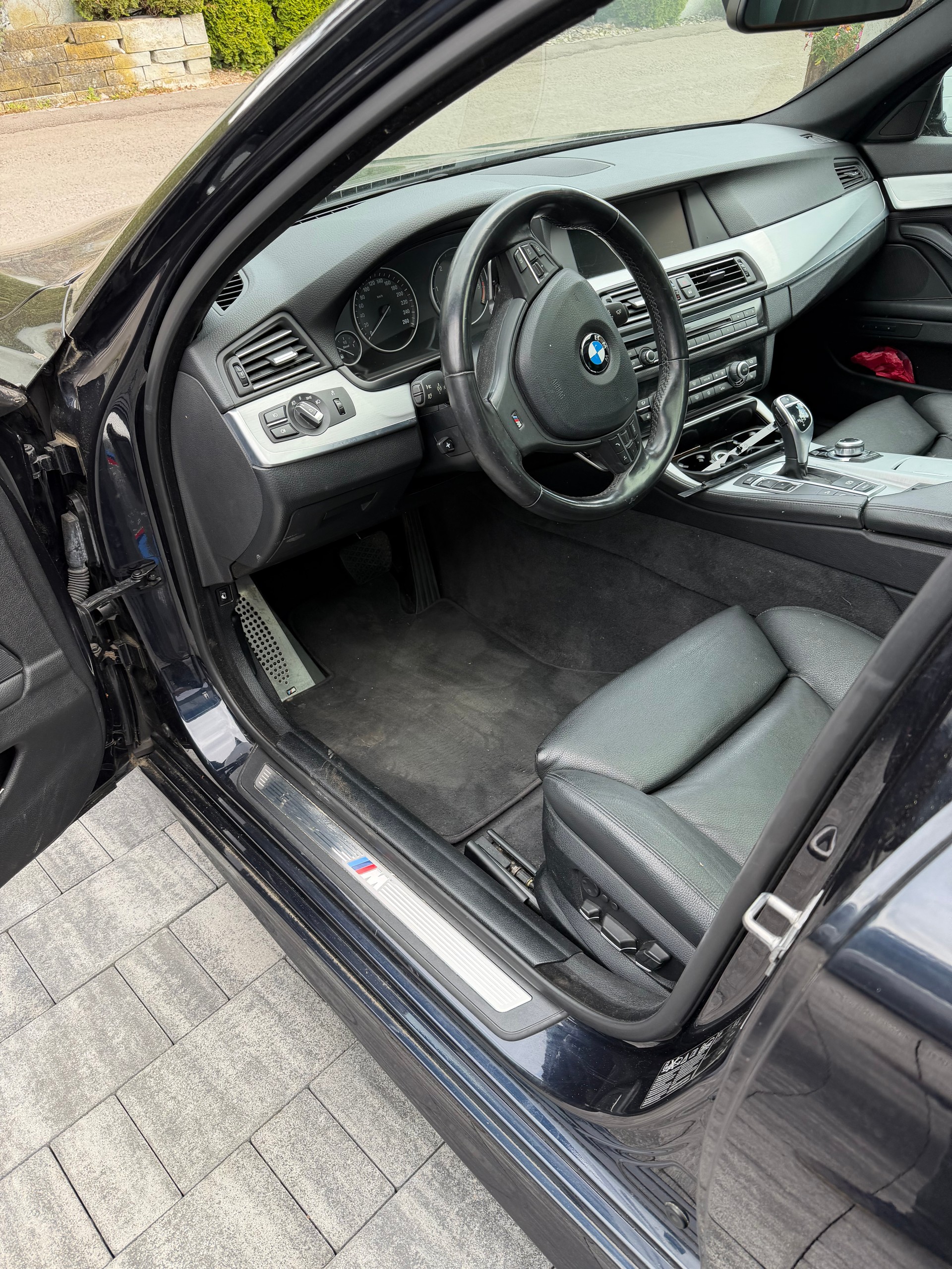 BMW 530d xDrive-image-2