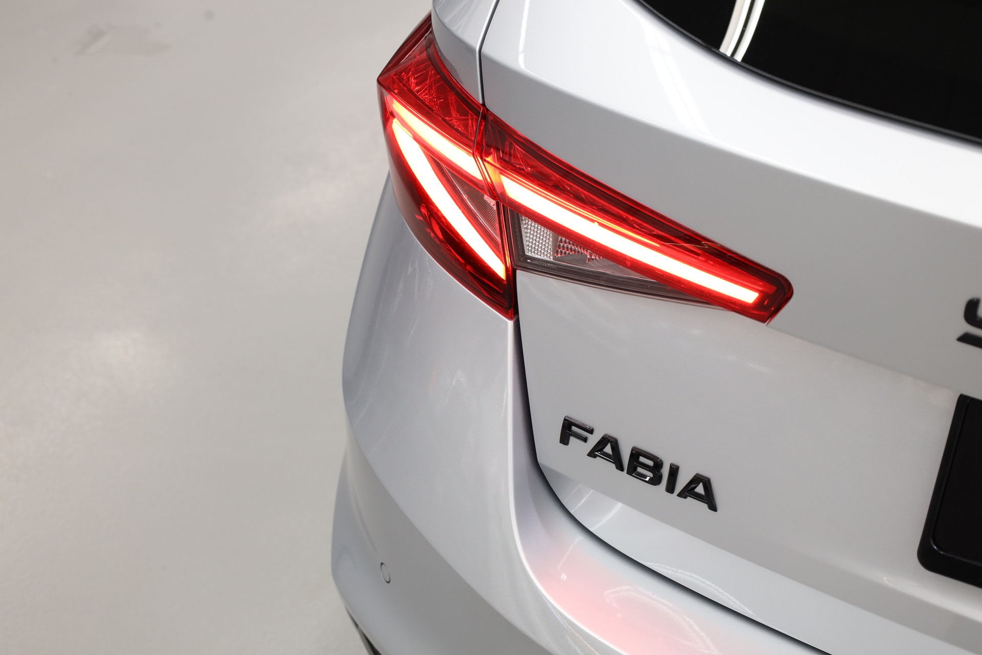 SKODA Fabia 1.0 TSI Monte Carlo DSG-image-9