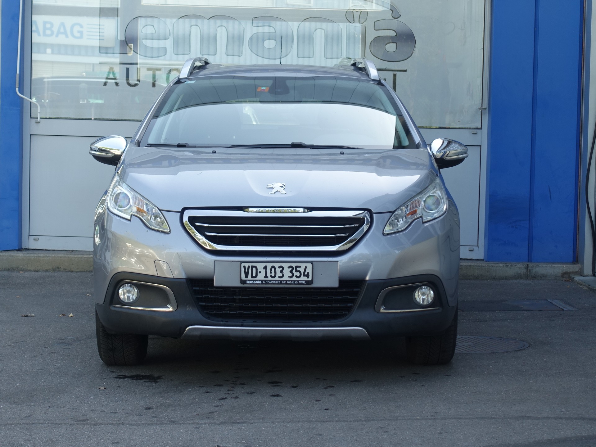 PEUGEOT 2008 1.2 PureTech Féline EAT6-showroom-element-2