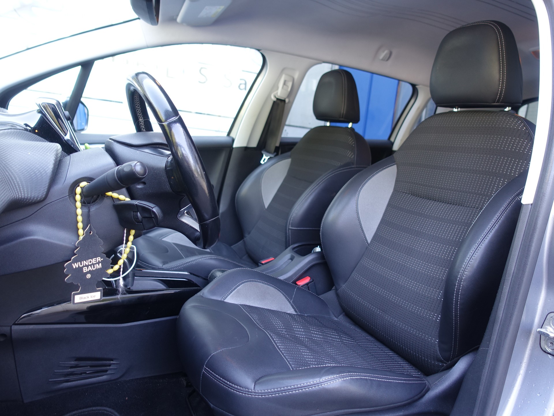 PEUGEOT 2008 1.2 PureTech Féline EAT6-image-8