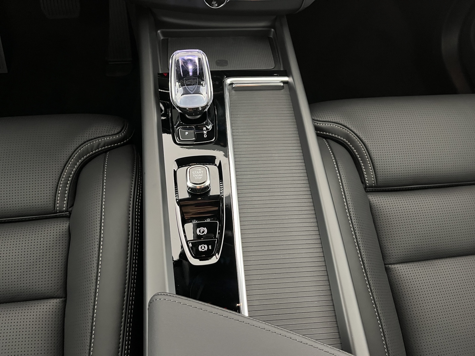 VOLVO XC60 2.0 T6 TE Black Edition eAWD-image-15