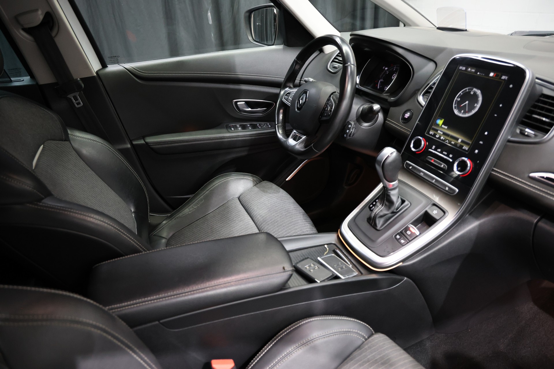 RENAULT Grand Scénic 1.3 16V Turbo Intens EDC-image-17