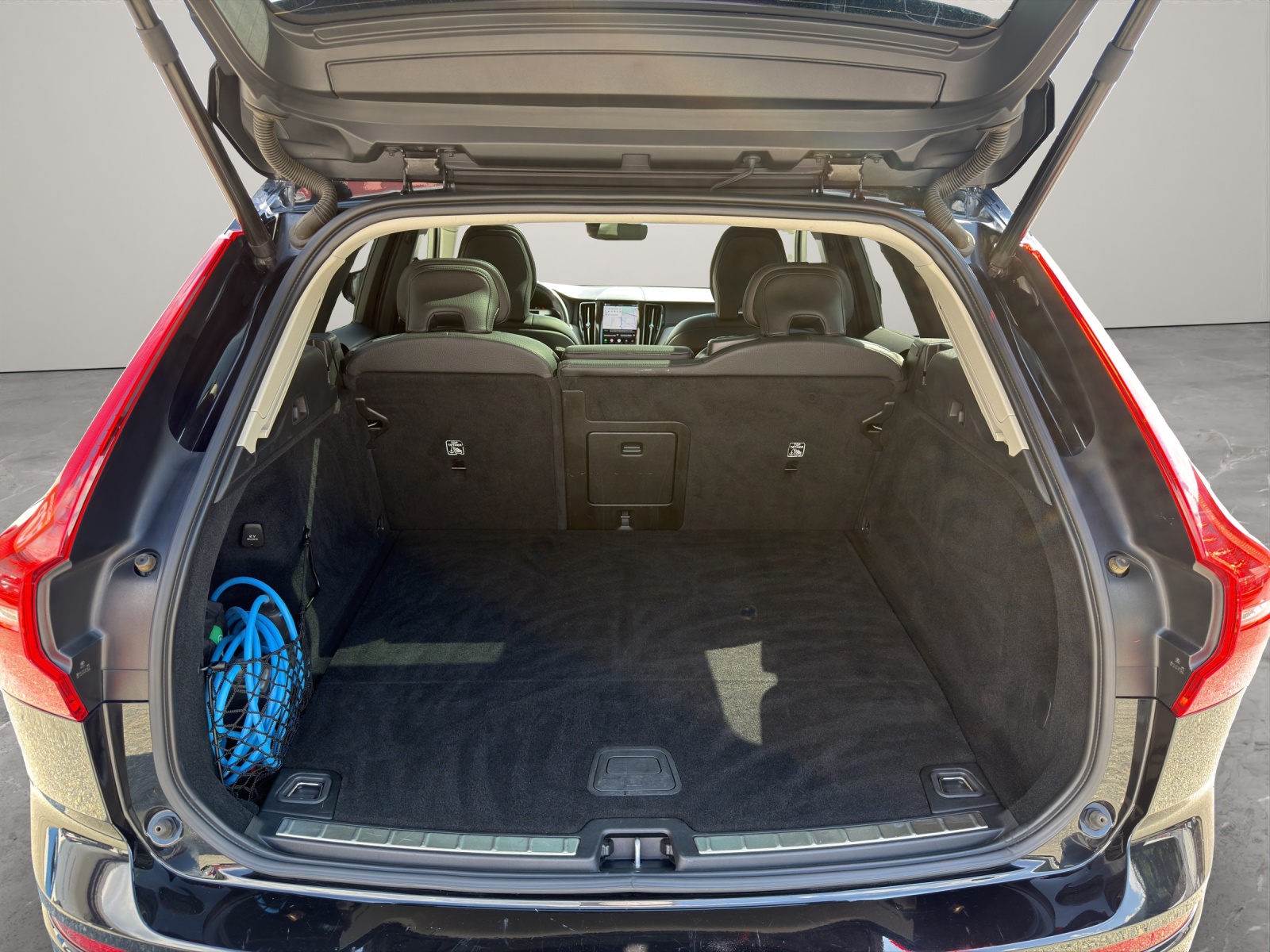 VOLVO XC60 2.0 T6 TE Inscription eAWD-image-15