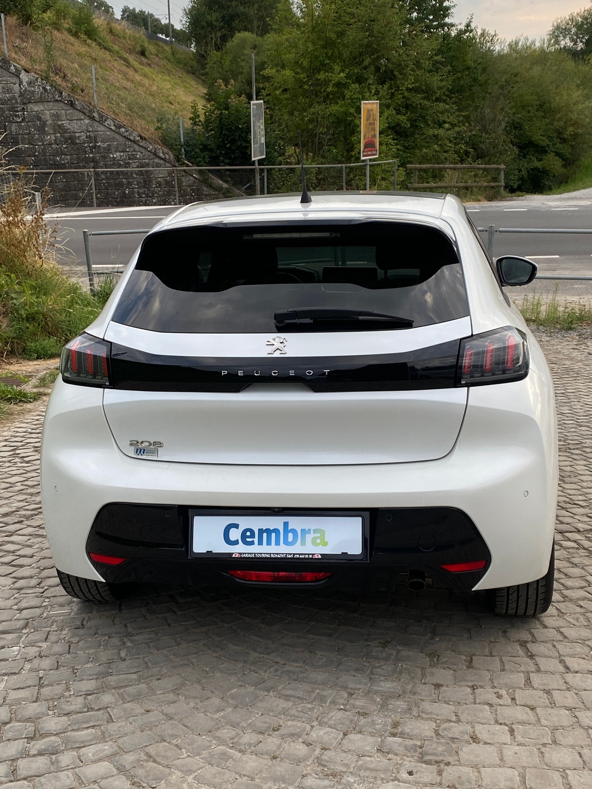 PEUGEOT 208 1.2 PureTech Allure EAT8-showroom-element-2