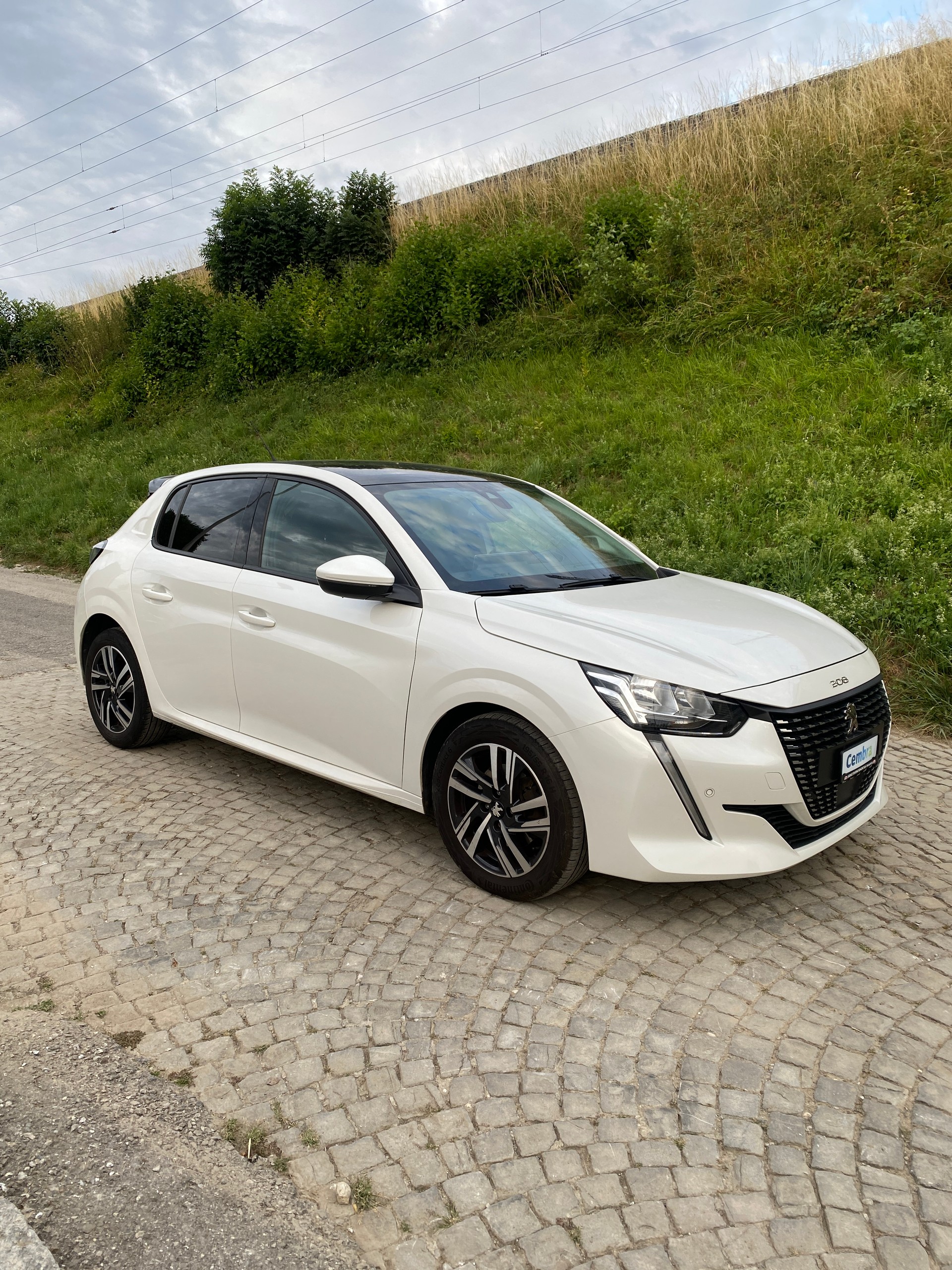 PEUGEOT 208 1.2 PureTech Allure EAT8-showroom-element-3
