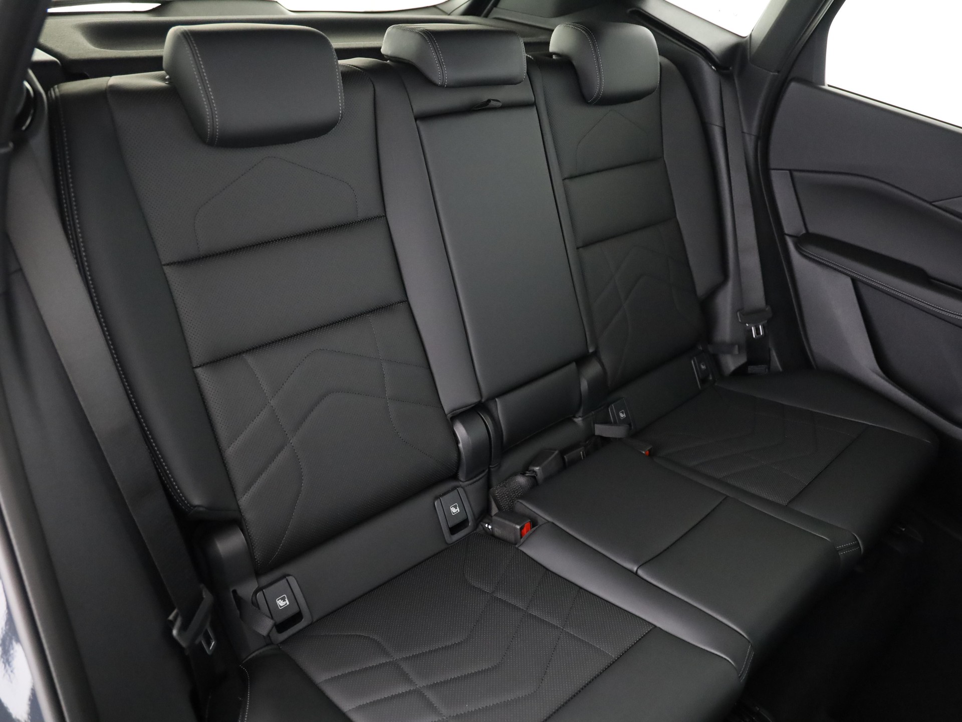 BMW 223d xDrive Active Tourer-image-16