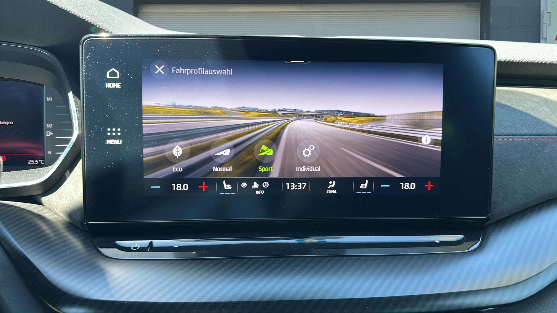 SKODA Octavia Combi 2.0 TDI DSG RS 4x4 mit AHK-Vorbereitung & 5J Werksgarantie oder bis 100000km-image-16