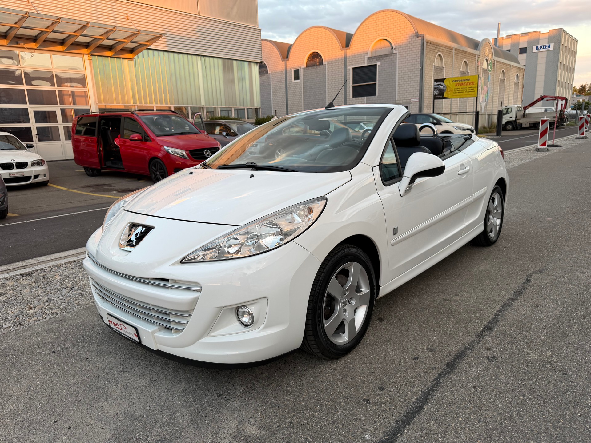 PEUGEOT 207 CC 1.6 16V Turbo Swiss Edition-image-8