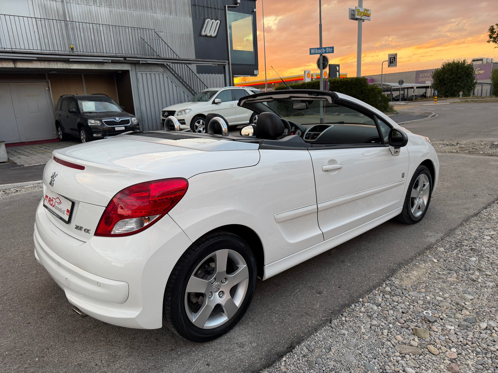 PEUGEOT 207 CC 1.6 16V Turbo Swiss Edition-image-10