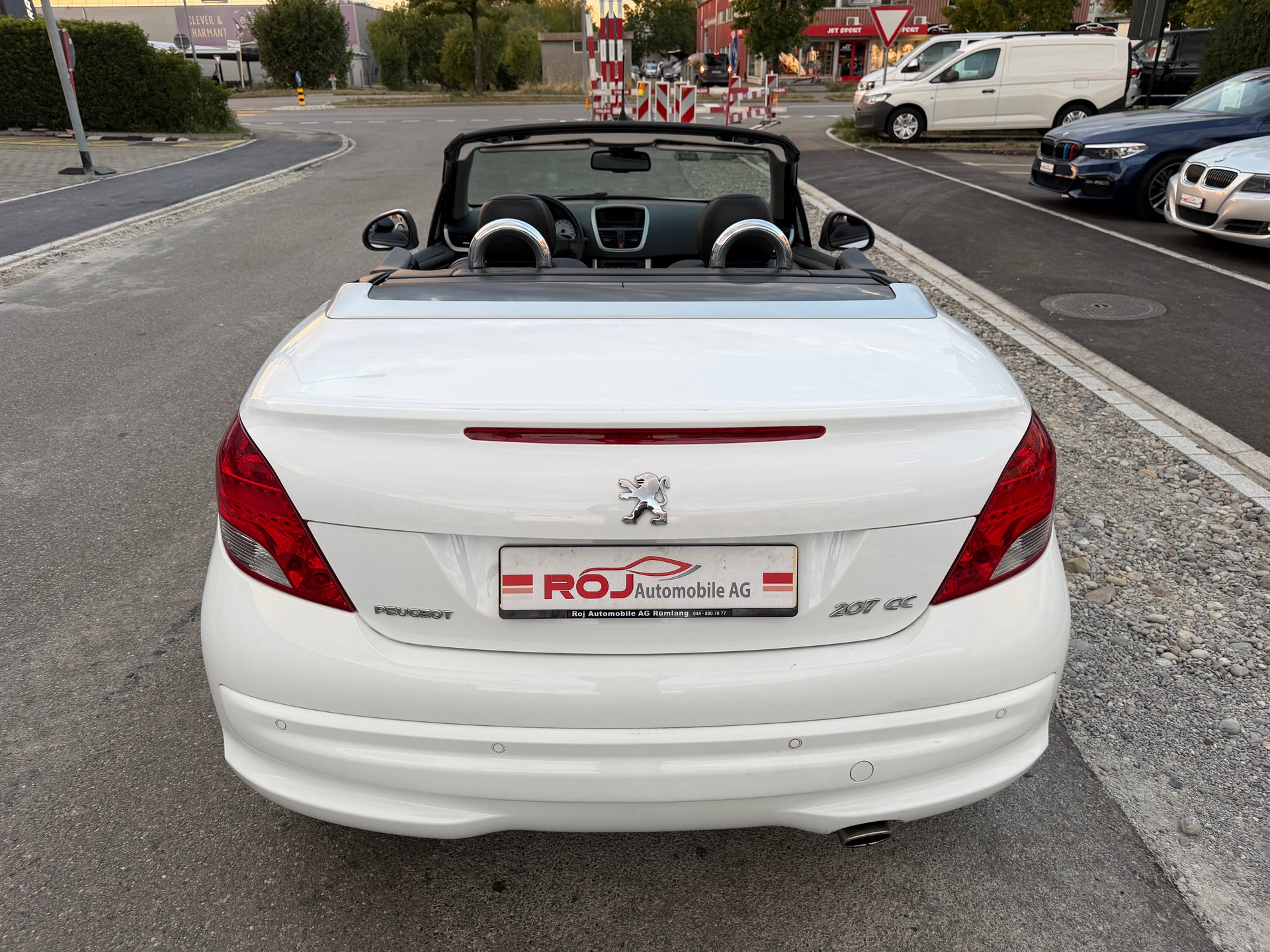 PEUGEOT 207 CC 1.6 16V Turbo Swiss Edition-image-11