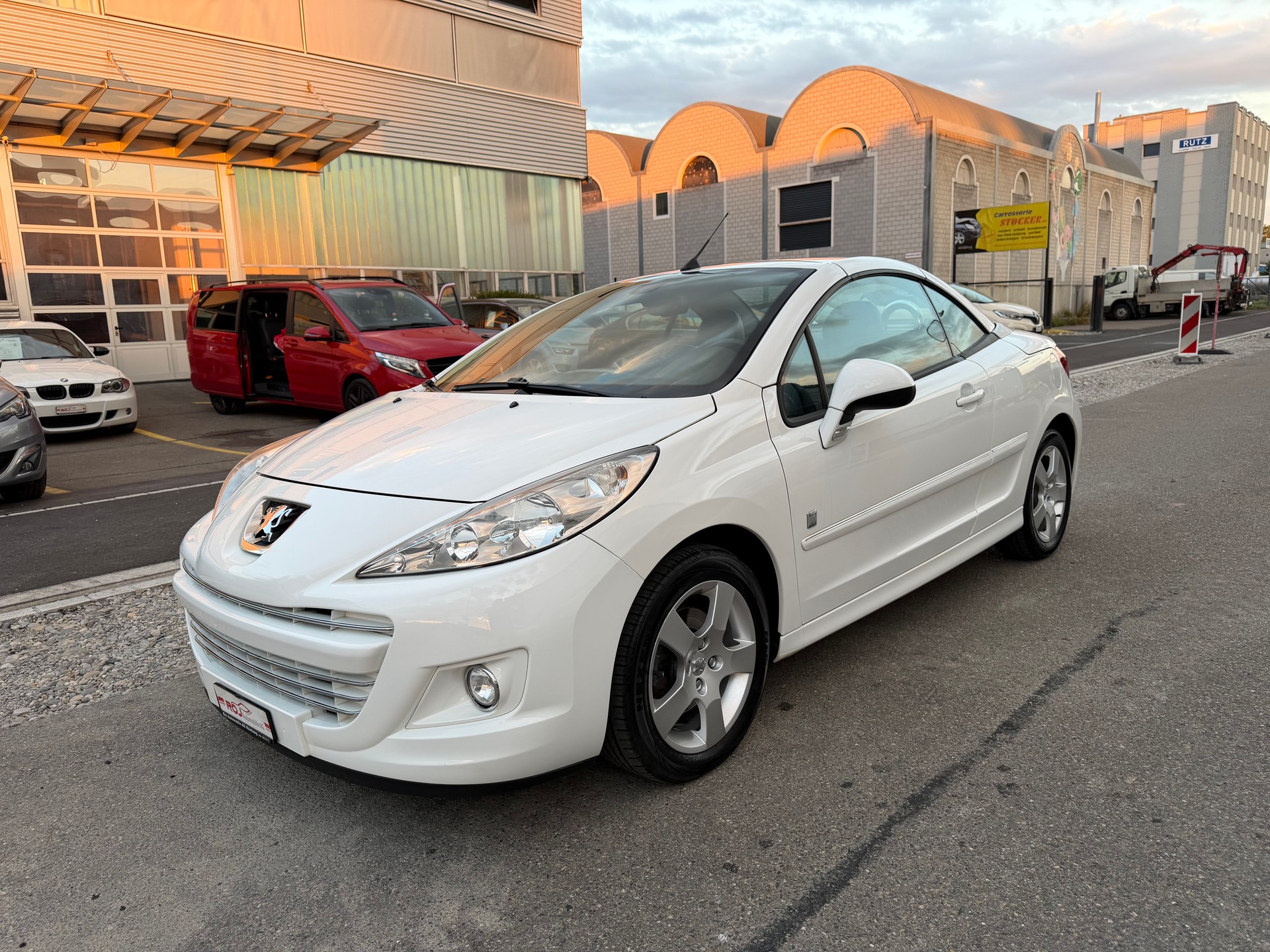PEUGEOT 207 CC 1.6 16V Turbo Swiss Edition-showroom-element-1