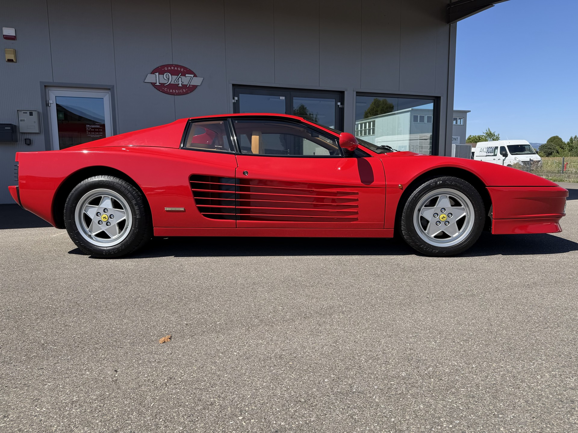 FERRARI Testarossa-showroom-element-1