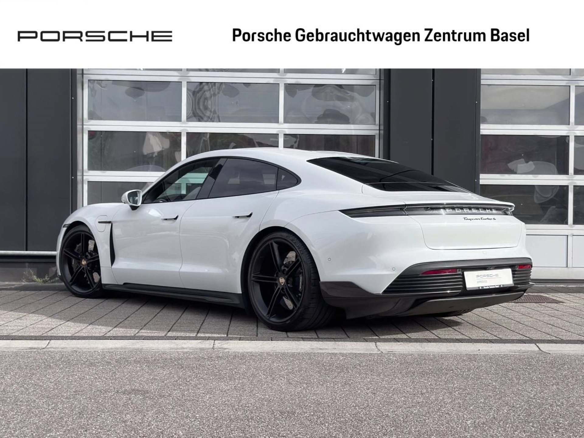 PORSCHE Taycan Turbo S-showroom-element-2