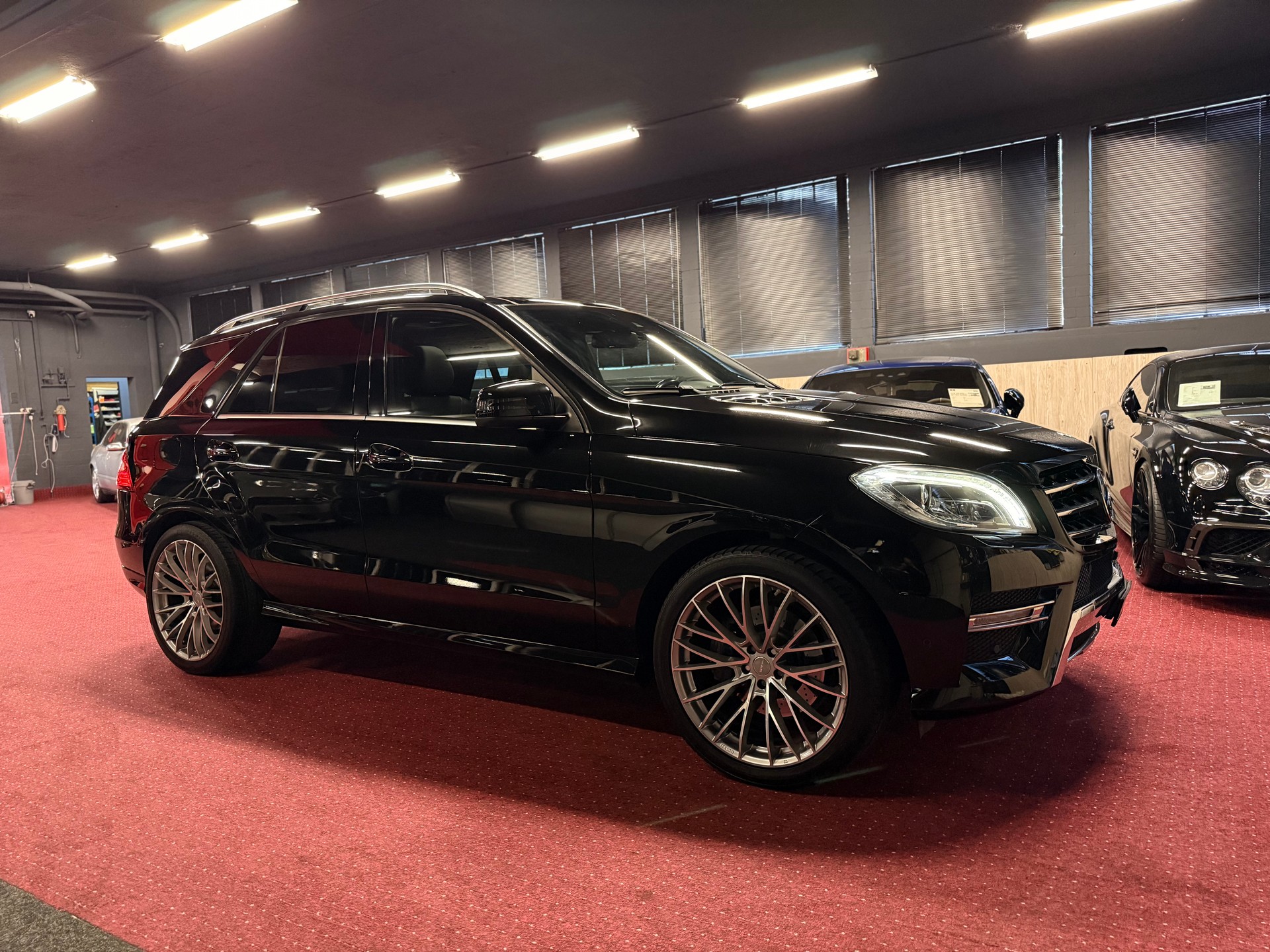 MERCEDES-BENZ ML 350 BlueTEC 4Matic / ** Frisch ab MFK & Service / AHK 3.500 KG **-showroom-element-3